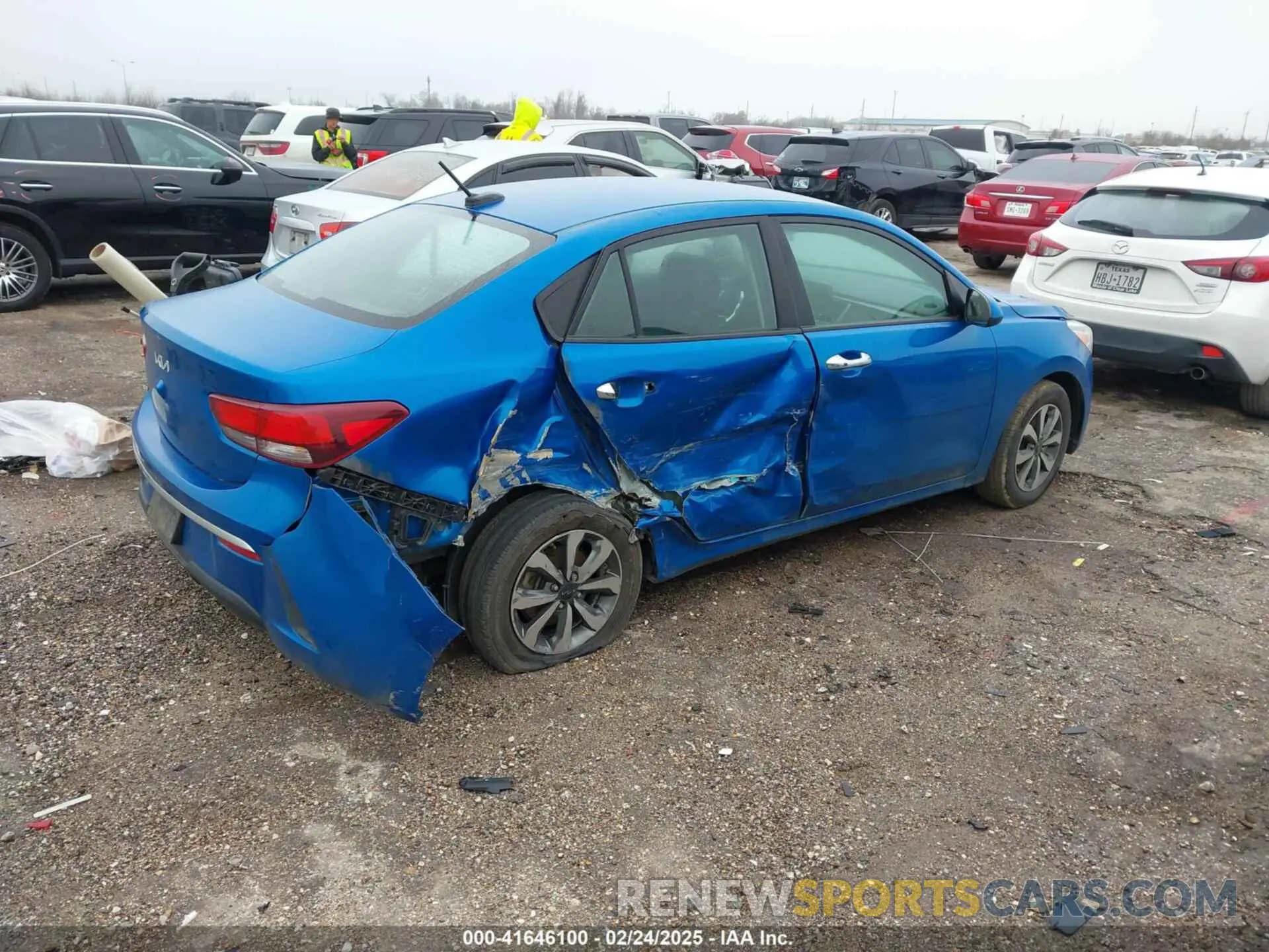 4 Photograph of a damaged car 3KPA24AD0NE458613 KIA RIO 2022