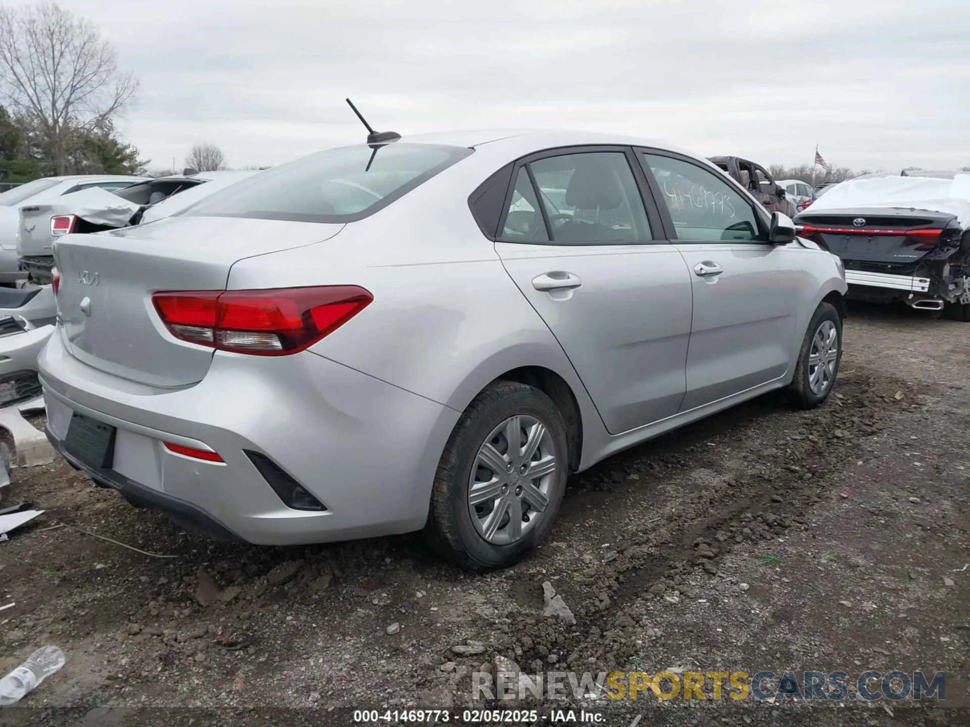 4 Photograph of a damaged car 3KPA24AD1NE473525 KIA RIO 2022