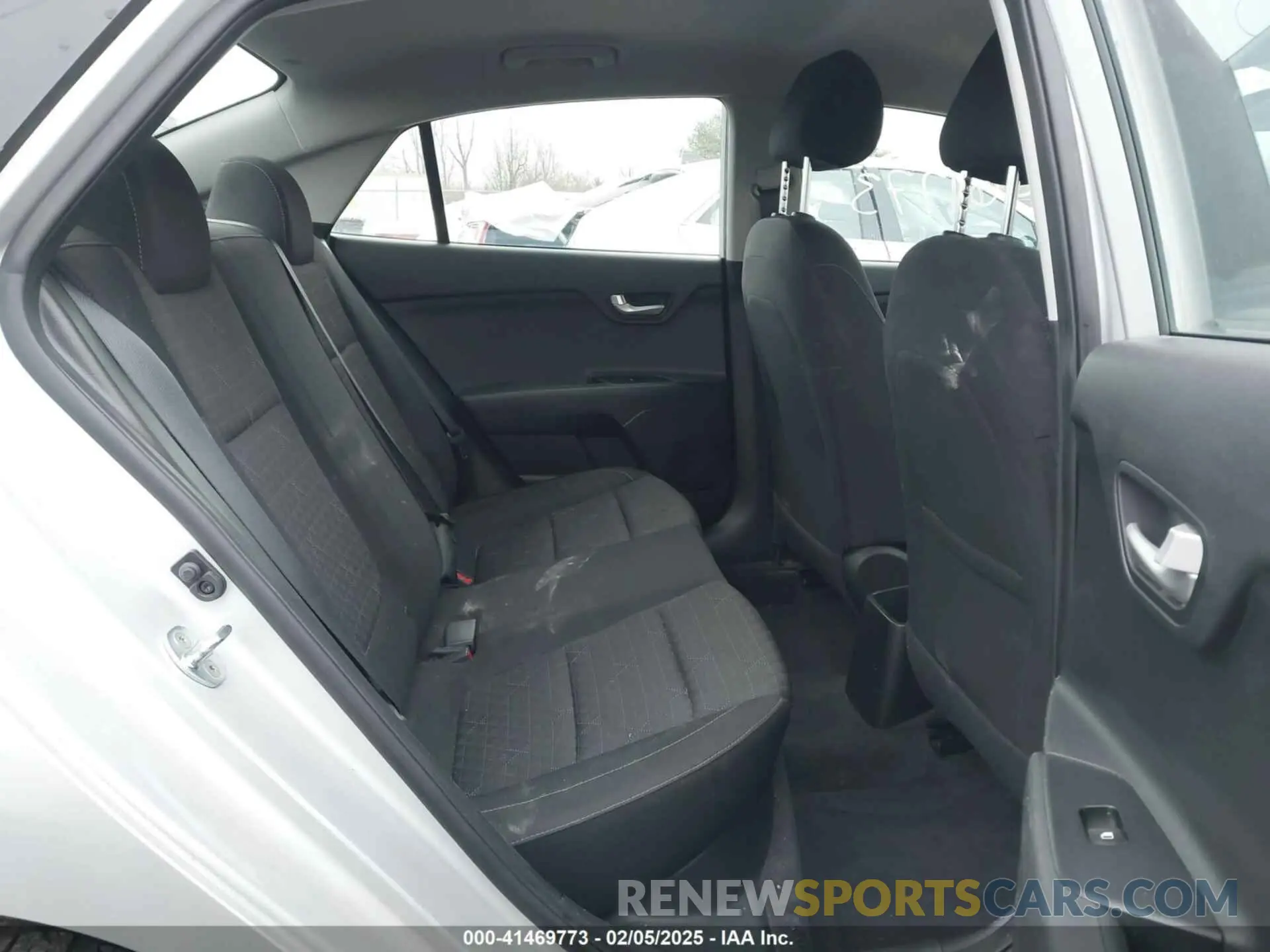 8 Photograph of a damaged car 3KPA24AD1NE473525 KIA RIO 2022