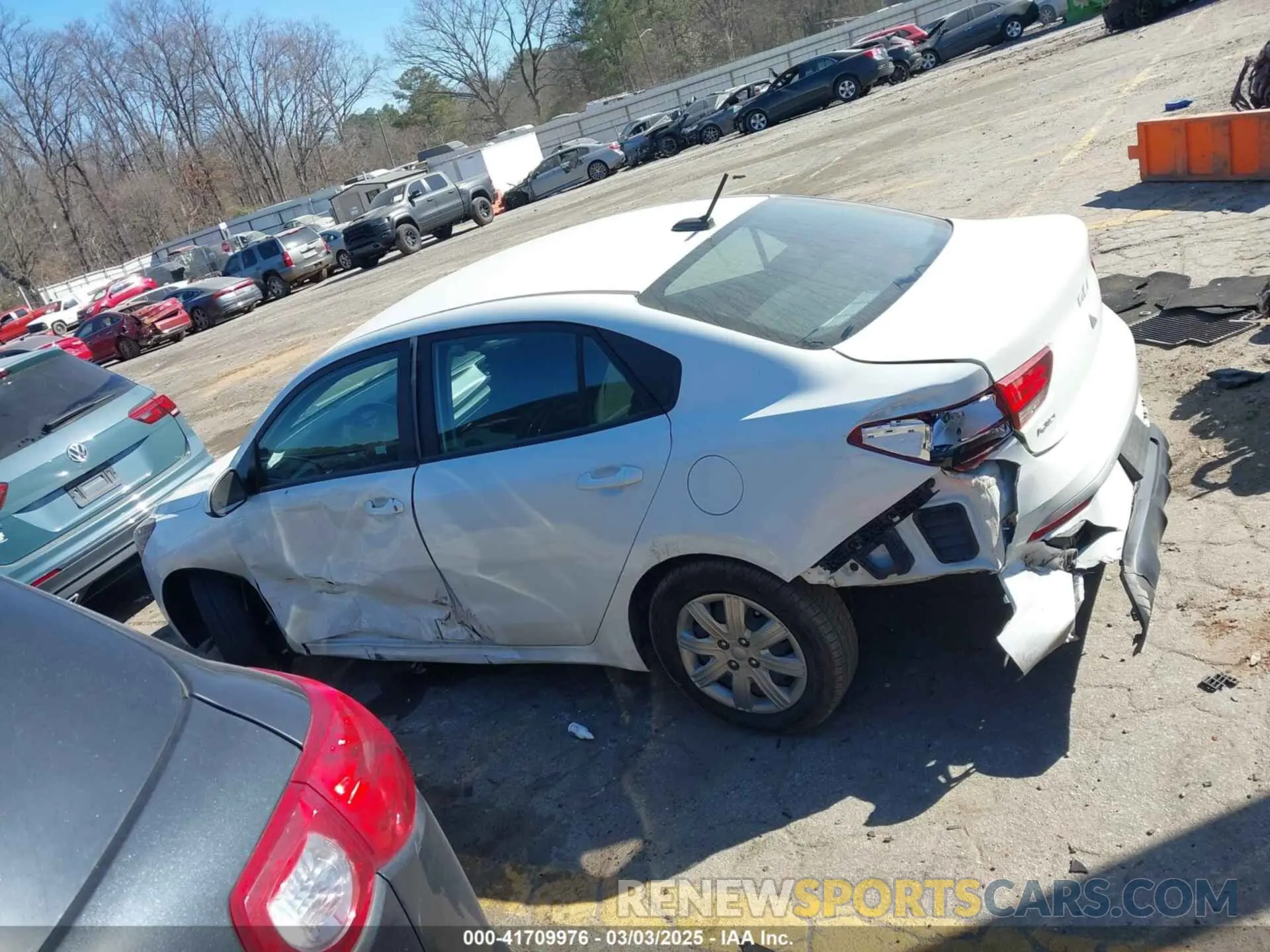 13 Photograph of a damaged car 3KPA24AD4NE434315 KIA RIO 2022