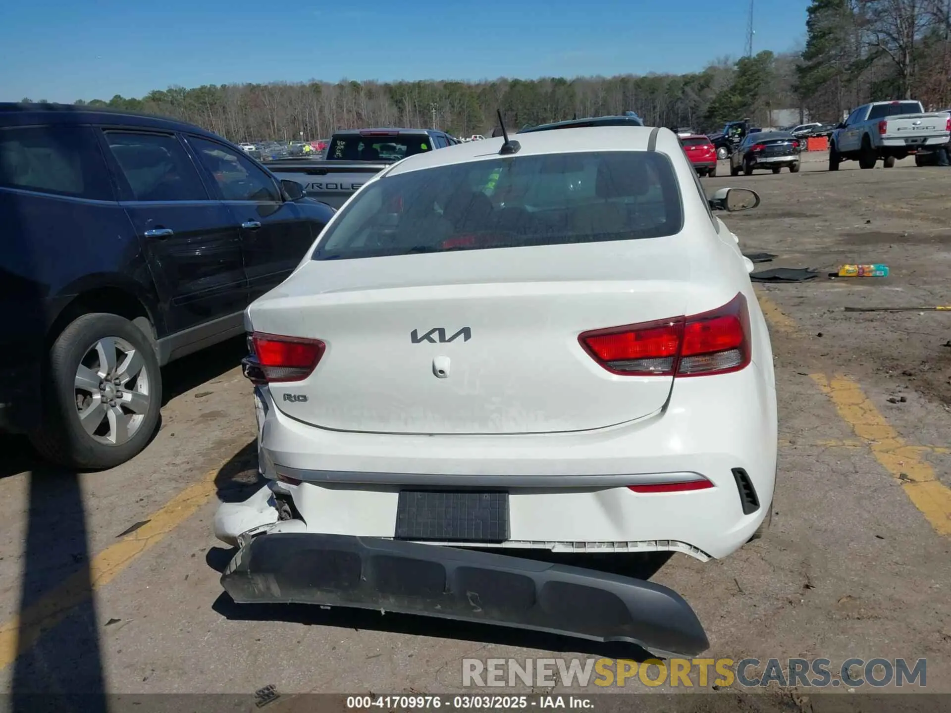 15 Photograph of a damaged car 3KPA24AD4NE434315 KIA RIO 2022