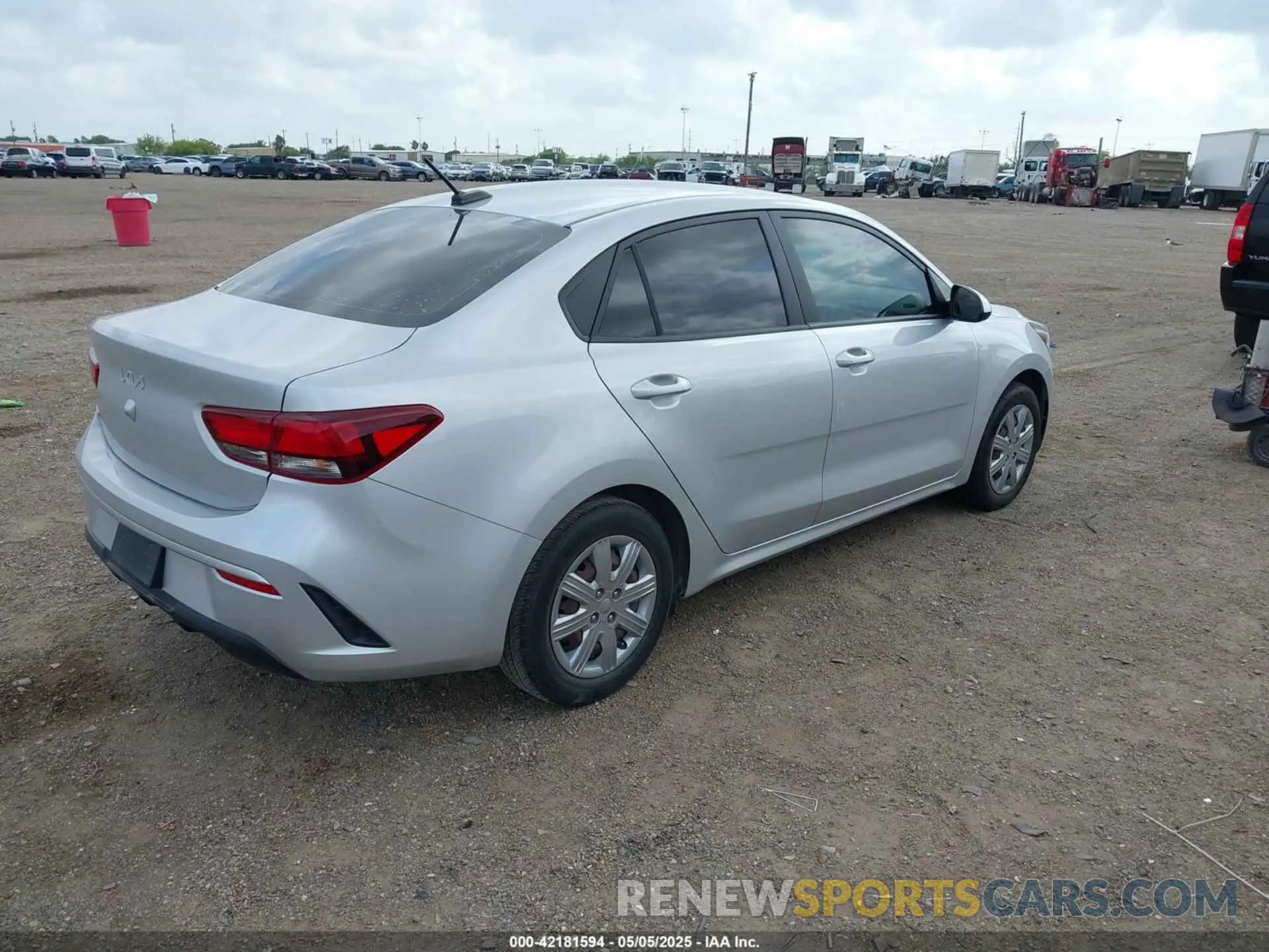 4 Photograph of a damaged car 3KPA24AD4NE476161 KIA RIO 2022