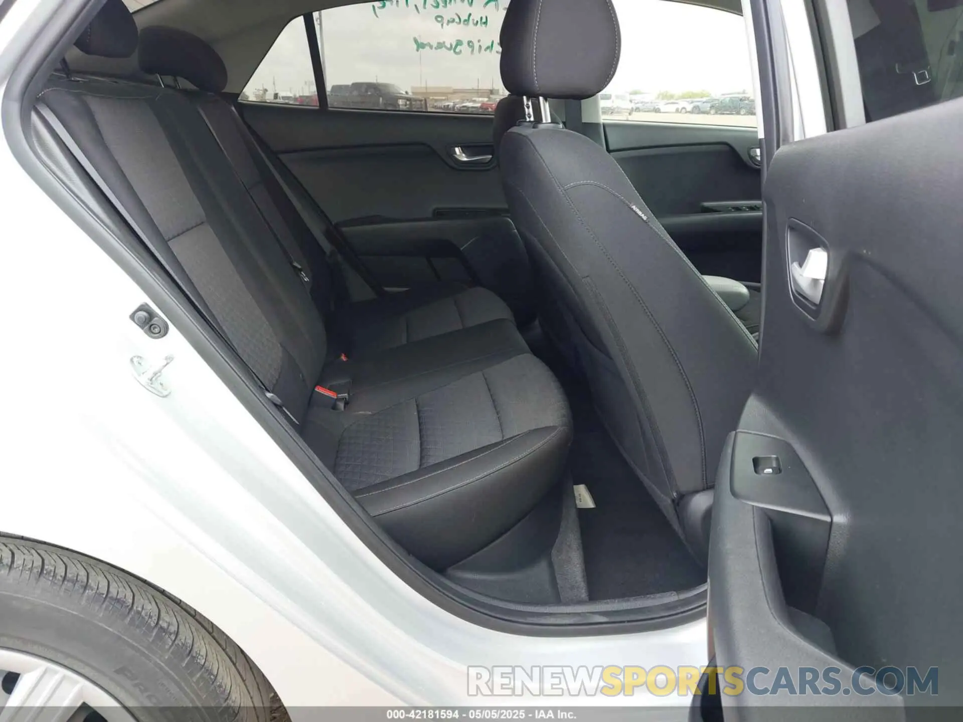 8 Photograph of a damaged car 3KPA24AD4NE476161 KIA RIO 2022