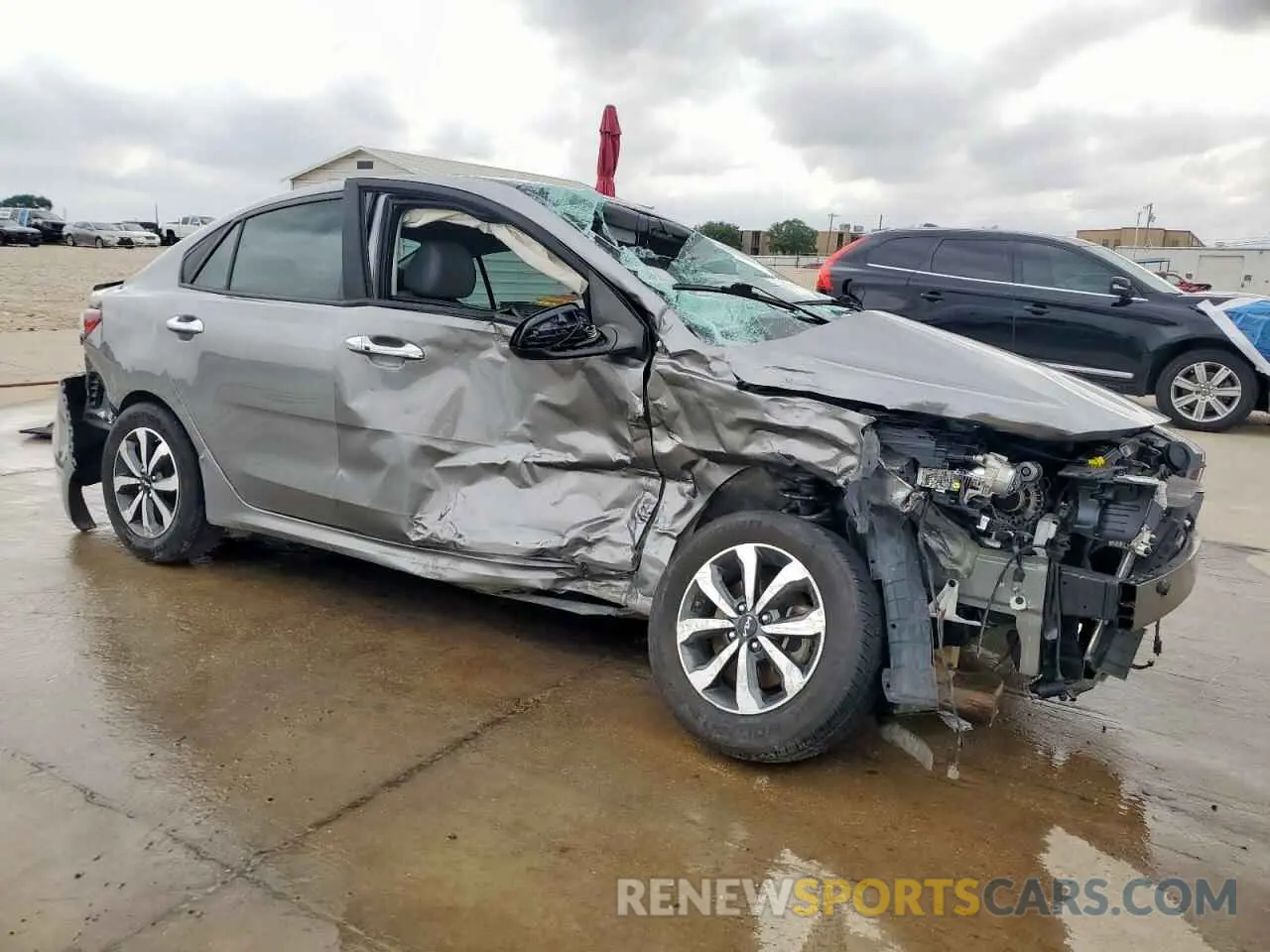 4 Photograph of a damaged car 3KPA24AD6NE442612 KIA RIO 2022