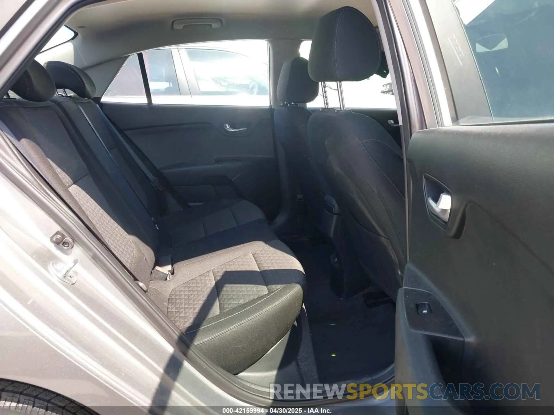 8 Photograph of a damaged car 3KPA24AD9NE477872 KIA RIO 2022