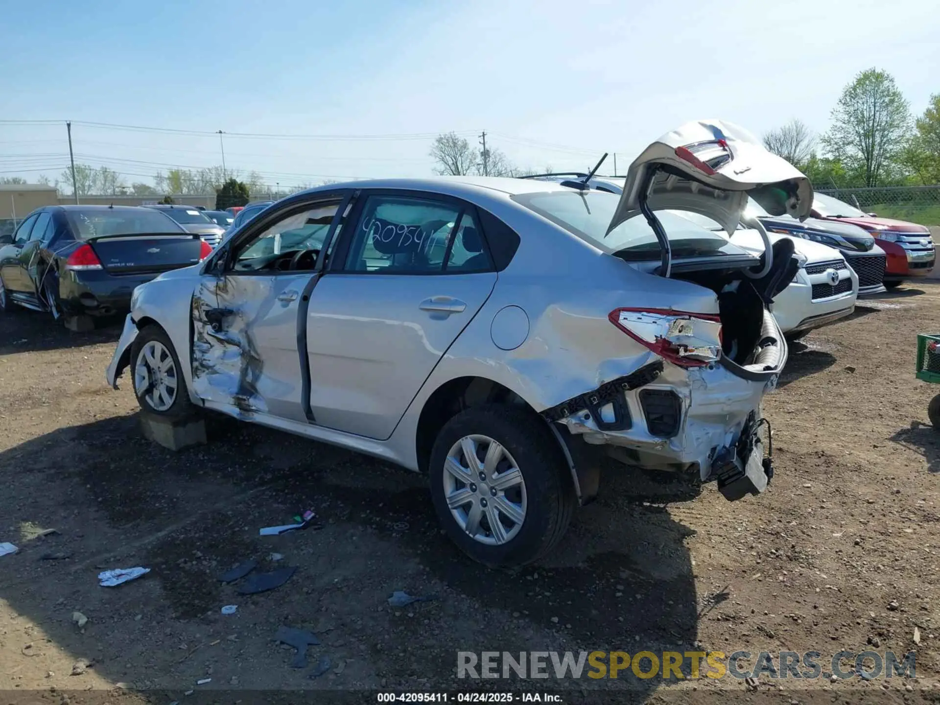 3 Фотография поврежденного автомобиля 3KPA24AD5PE627642 KIA RIO 2023