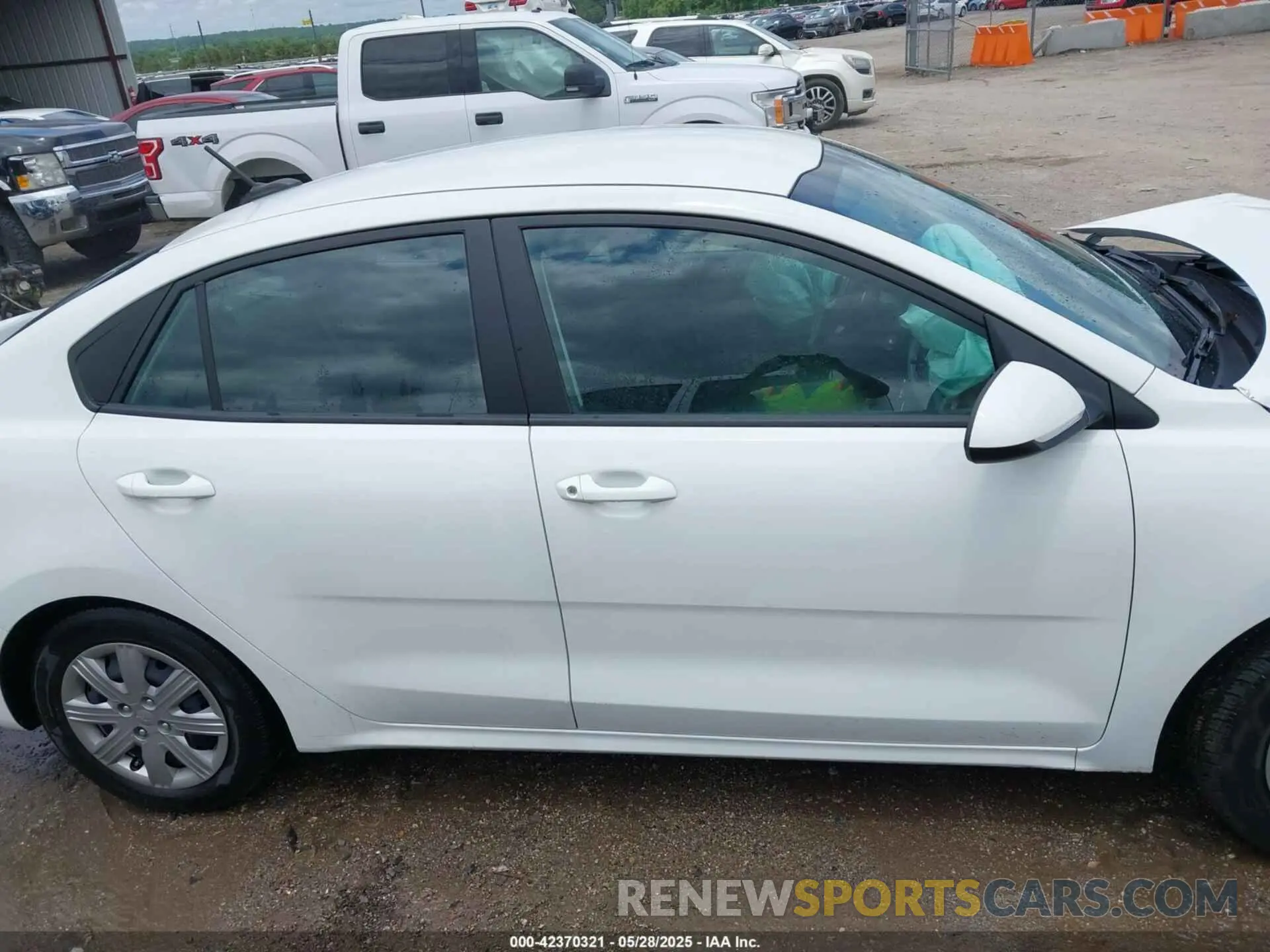 14 Photograph of a damaged car 3KPA24AD7PE616139 KIA RIO 2023
