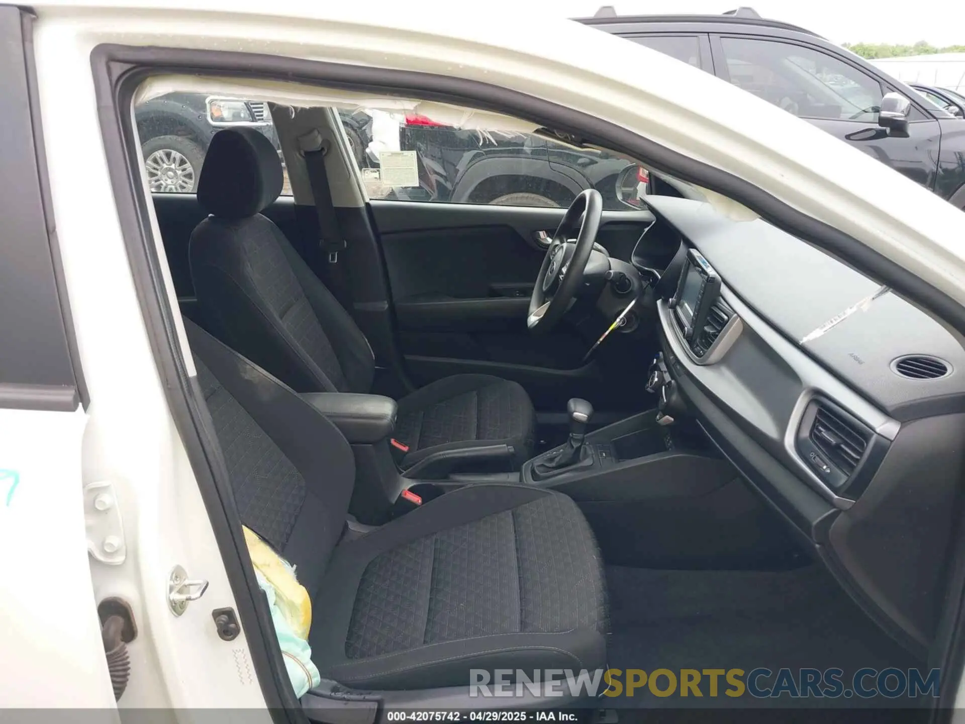 5 Фотография поврежденного автомобиля 3KPA25AD0LE277224 KIA RIO 5-DOOR 2020