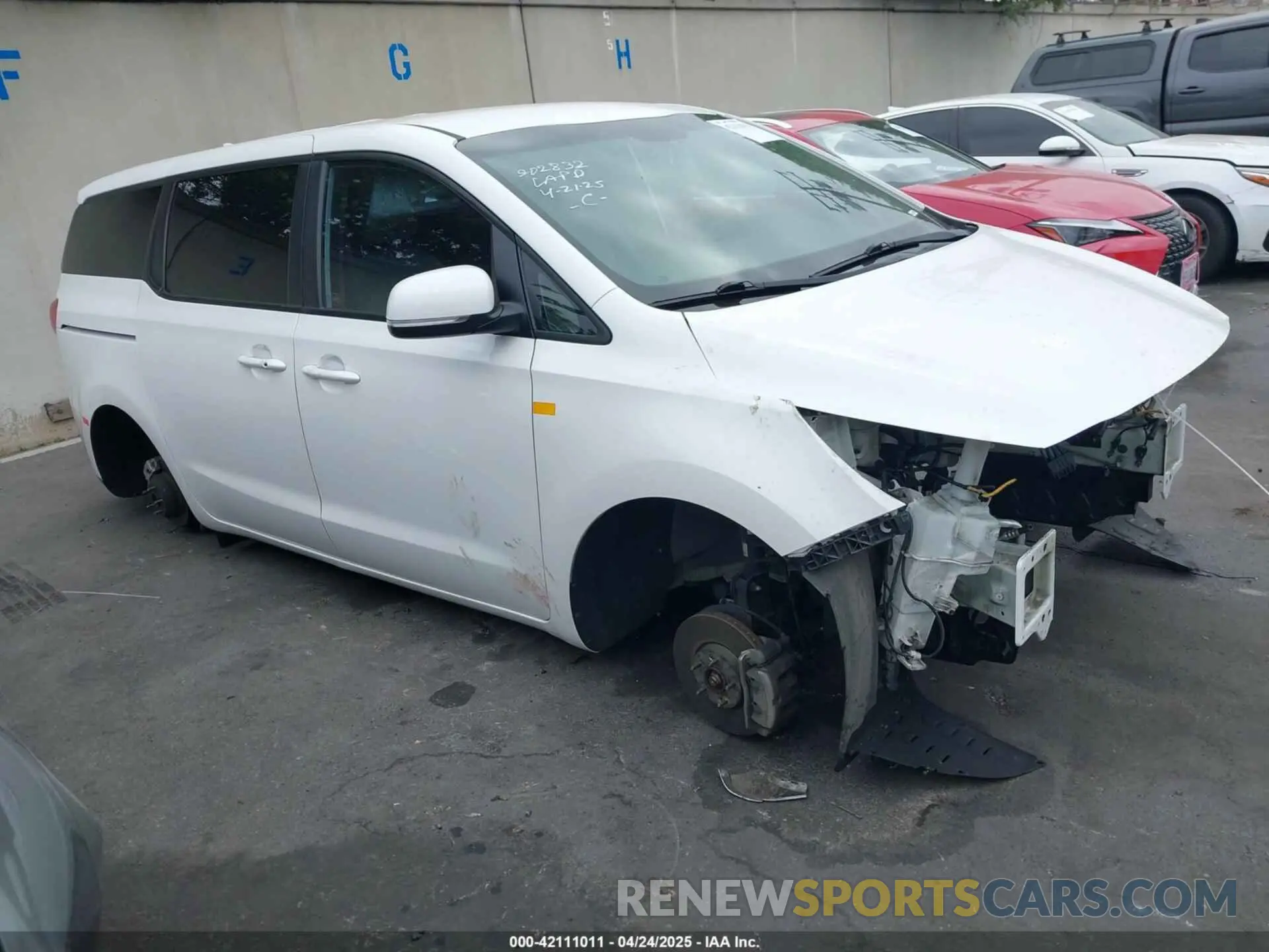 1 Photograph of a damaged car KNDMB5C10K6569511 KIA SEDONA 2019