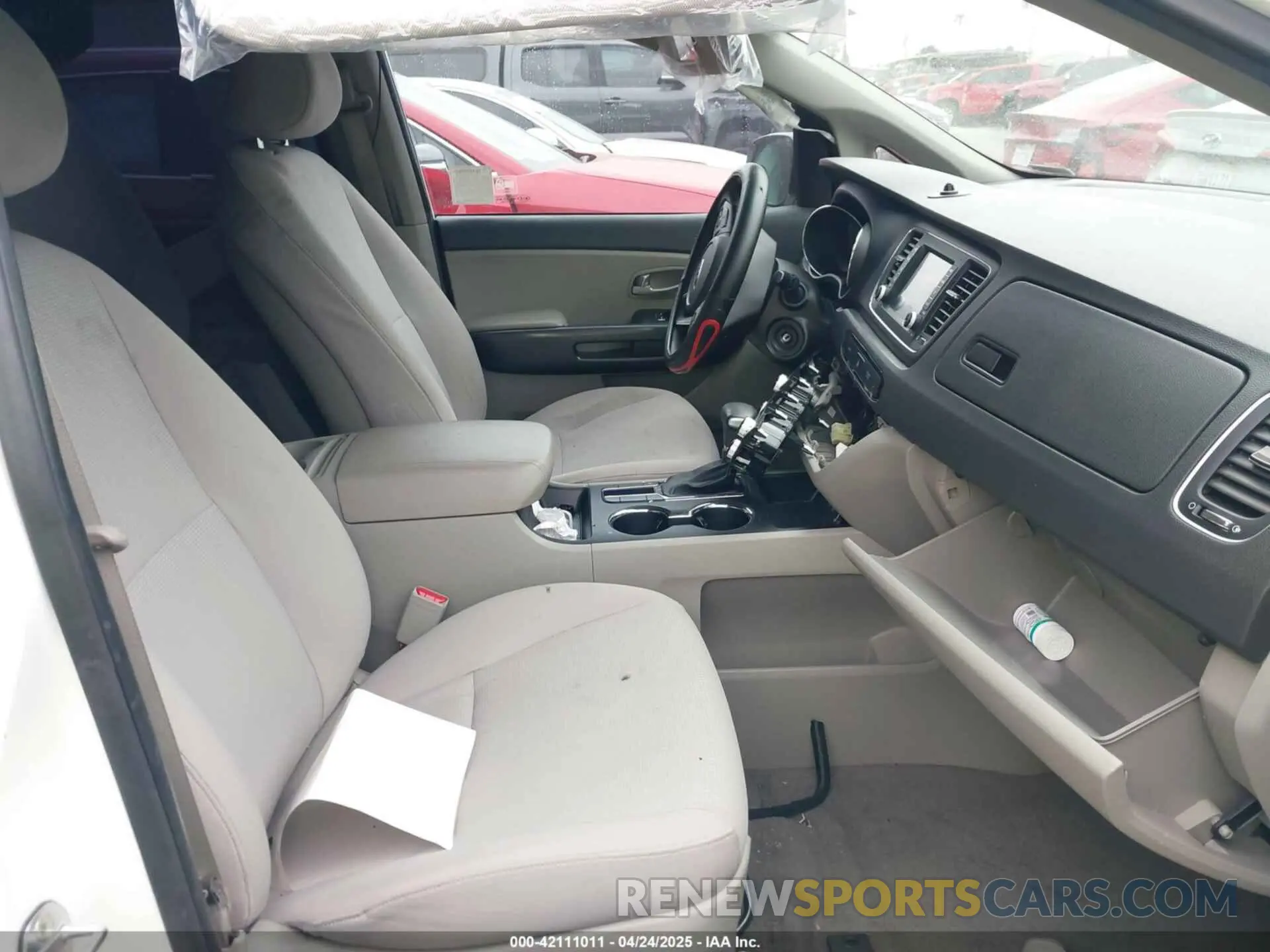 5 Photograph of a damaged car KNDMB5C10K6569511 KIA SEDONA 2019