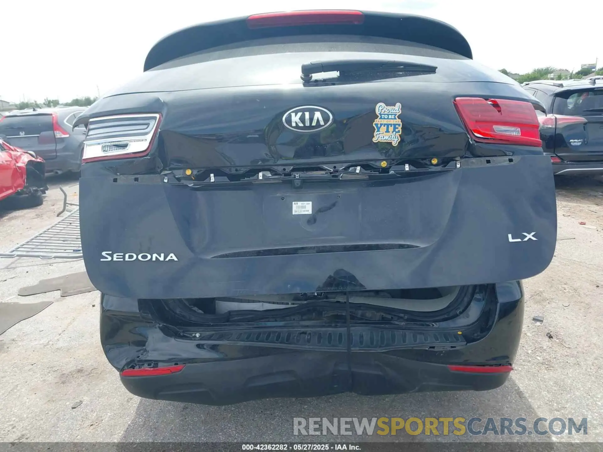 16 Photograph of a damaged car KNDMB5C12K6540480 KIA SEDONA 2019