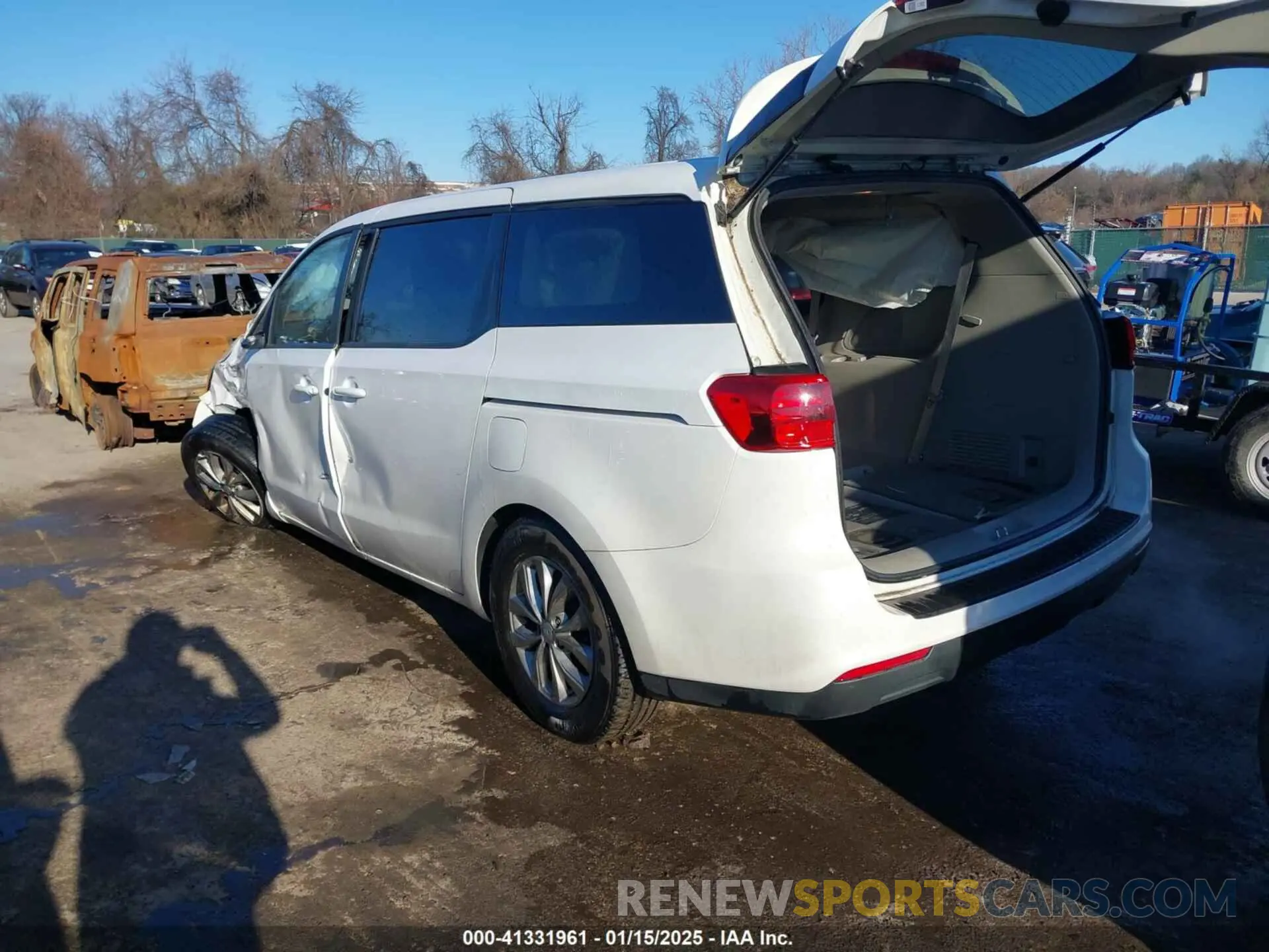 3 Photograph of a damaged car KNDMB5C18K6540726 KIA SEDONA 2019