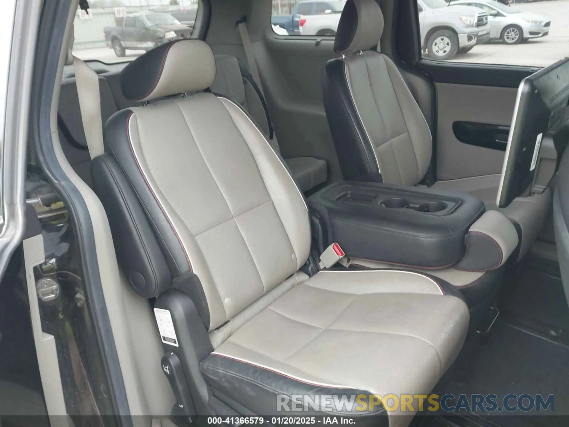 8 Photograph of a damaged car KNDMC5C10K6550258 KIA SEDONA 2019