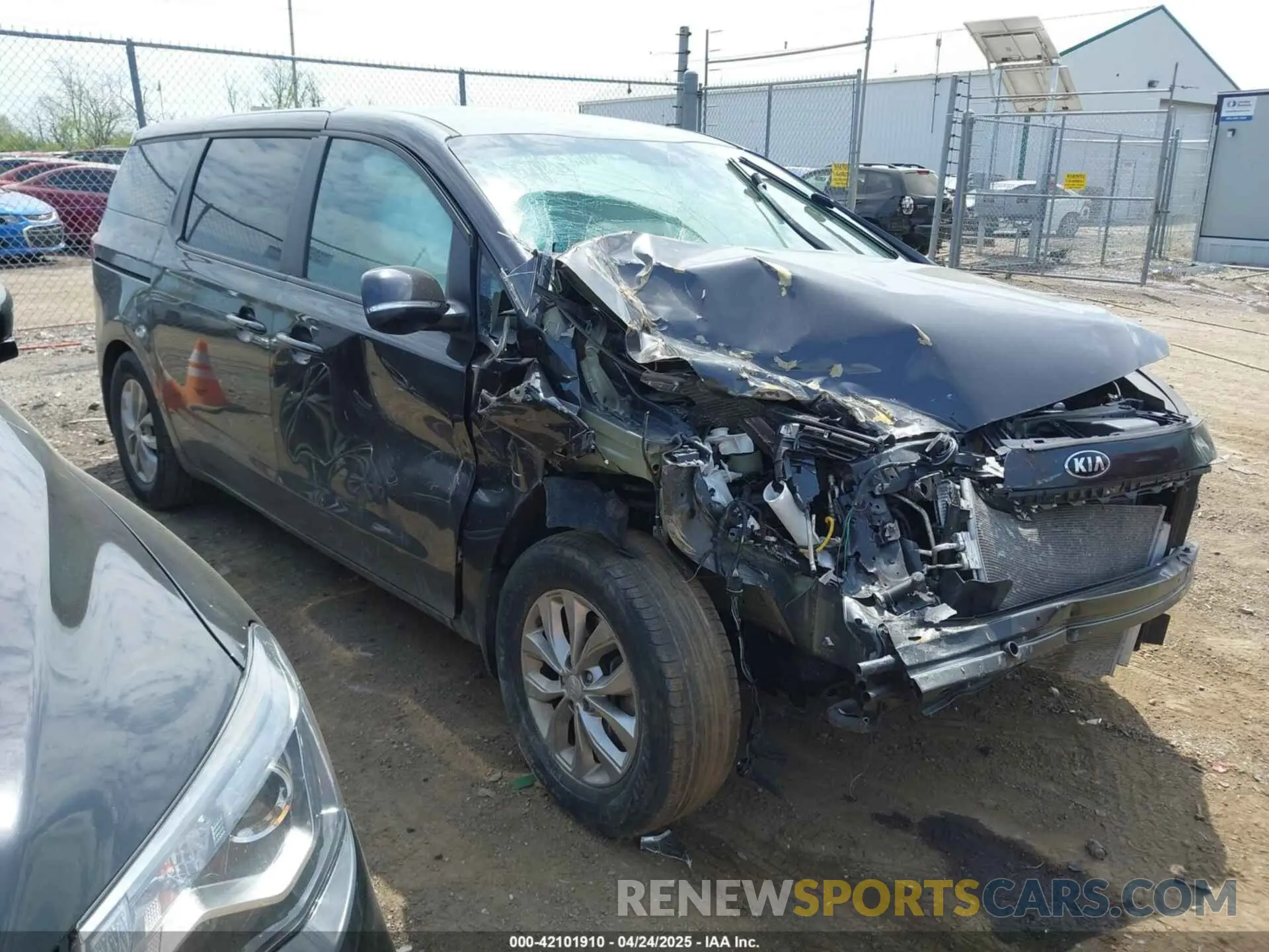 1 Фотография поврежденного автомобиля KNDMB5C11L6642869 KIA SEDONA 2020