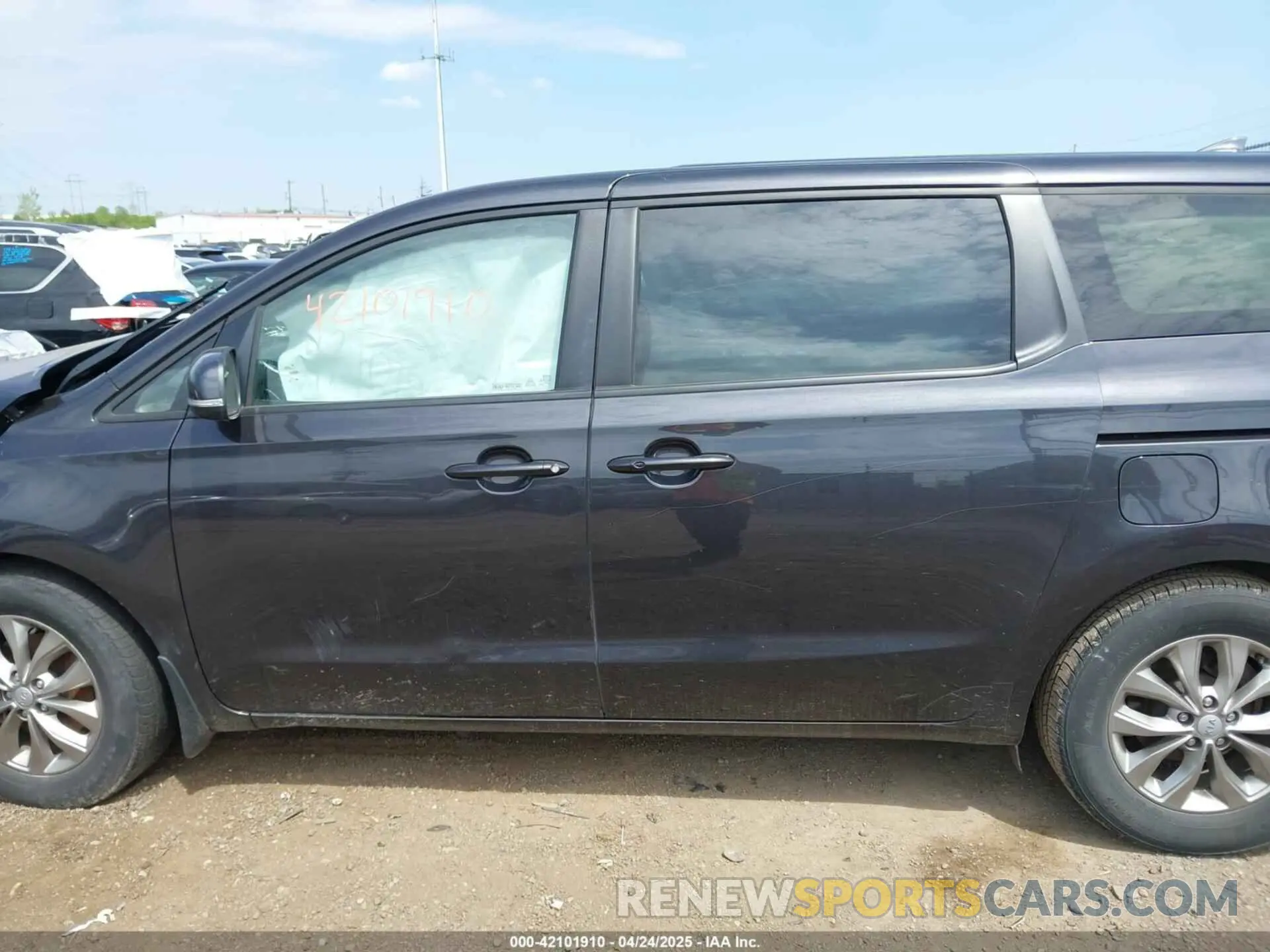 13 Фотография поврежденного автомобиля KNDMB5C11L6642869 KIA SEDONA 2020