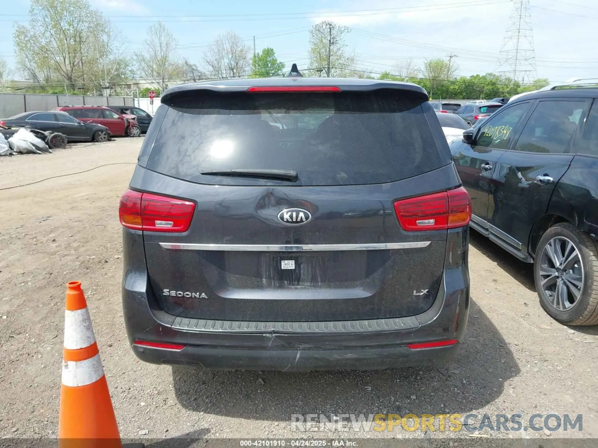 15 Фотография поврежденного автомобиля KNDMB5C11L6642869 KIA SEDONA 2020