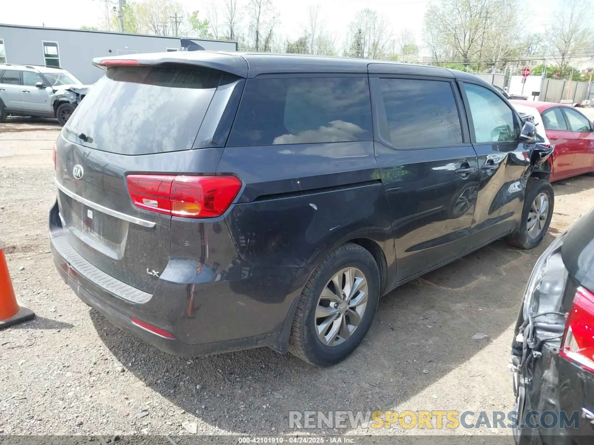 4 Фотография поврежденного автомобиля KNDMB5C11L6642869 KIA SEDONA 2020