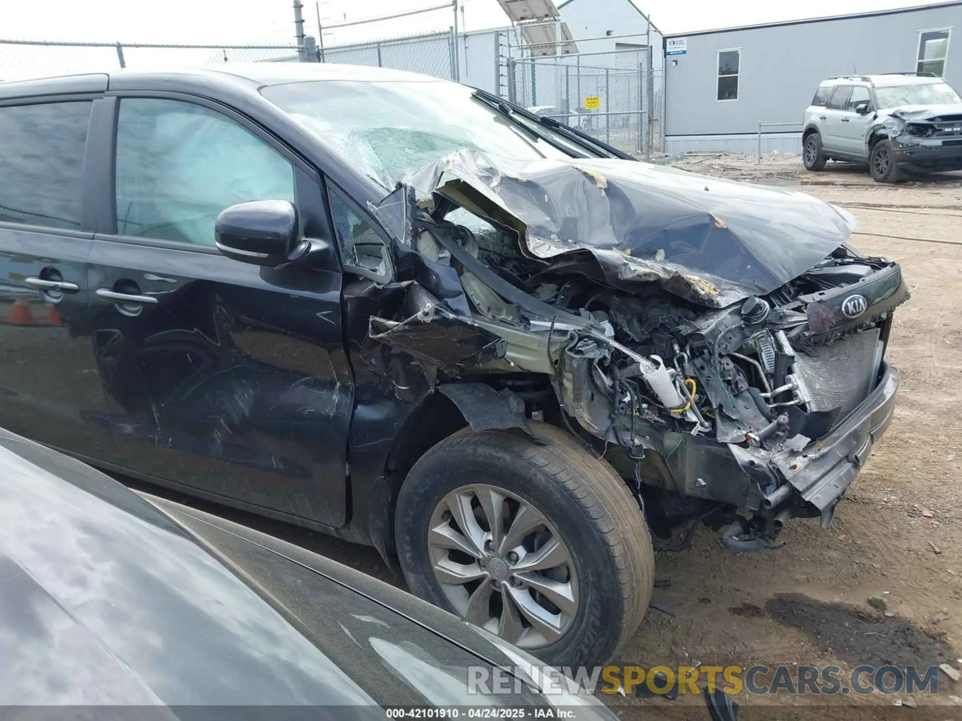 6 Фотография поврежденного автомобиля KNDMB5C11L6642869 KIA SEDONA 2020