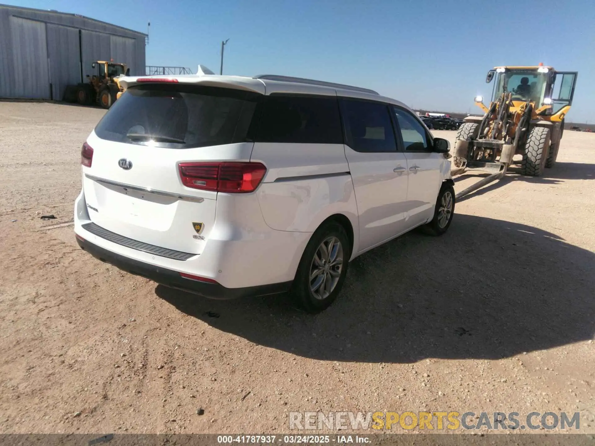 4 Photograph of a damaged car KNDMB5C14L6574891 KIA SEDONA 2020