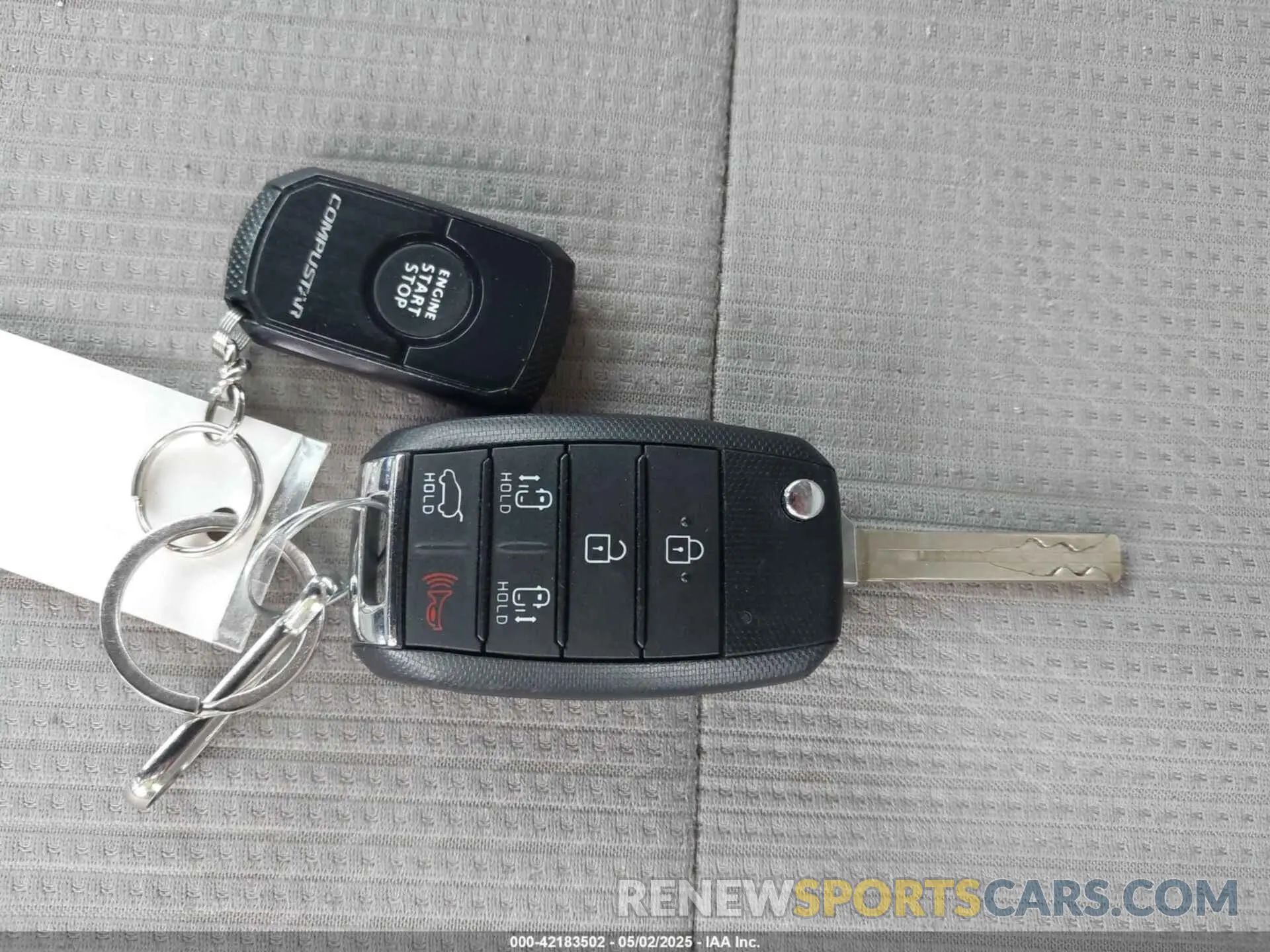 11 Фотография поврежденного автомобиля KNDMB5C15L6626061 KIA SEDONA 2020