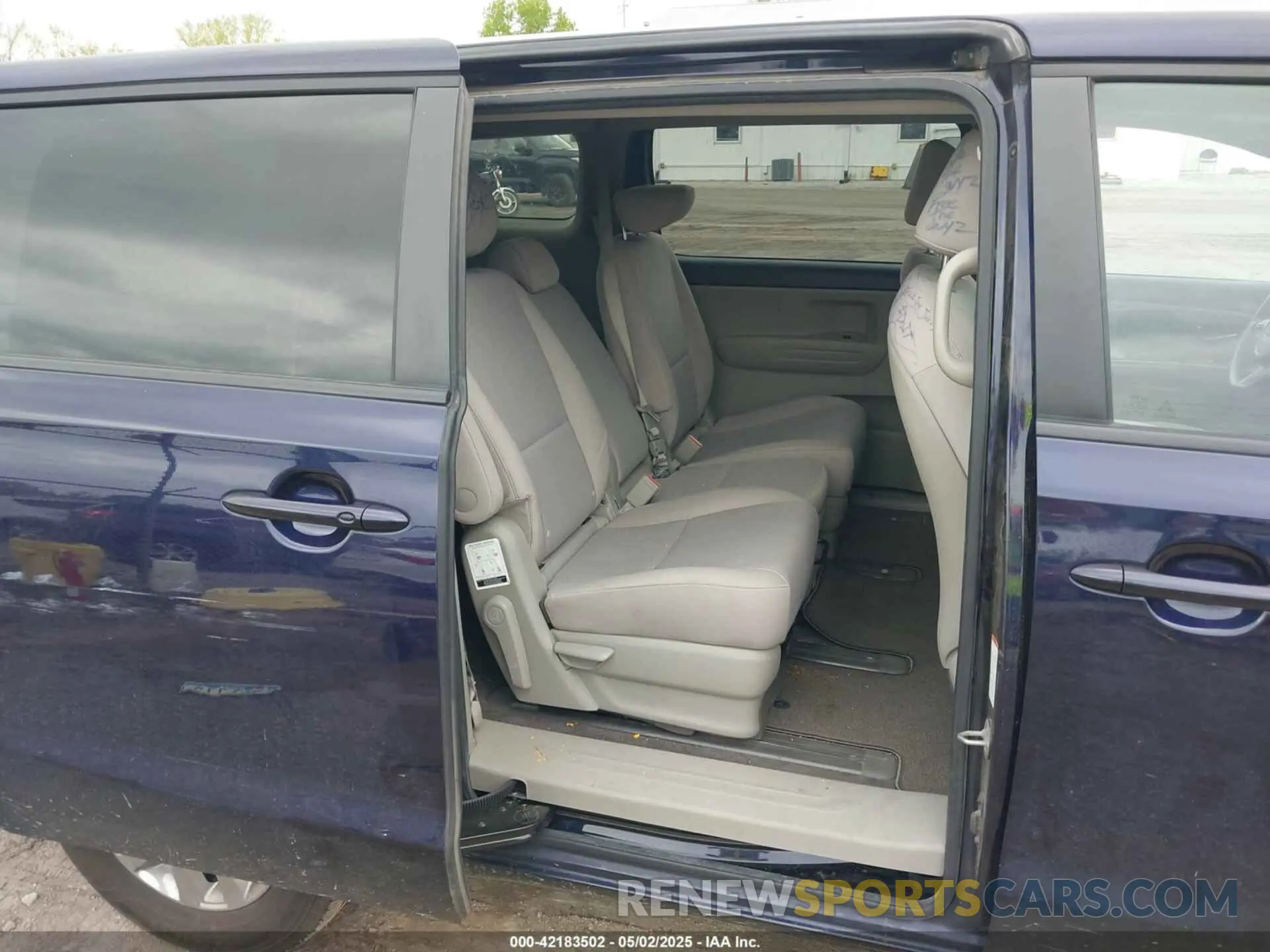 8 Фотография поврежденного автомобиля KNDMB5C15L6626061 KIA SEDONA 2020