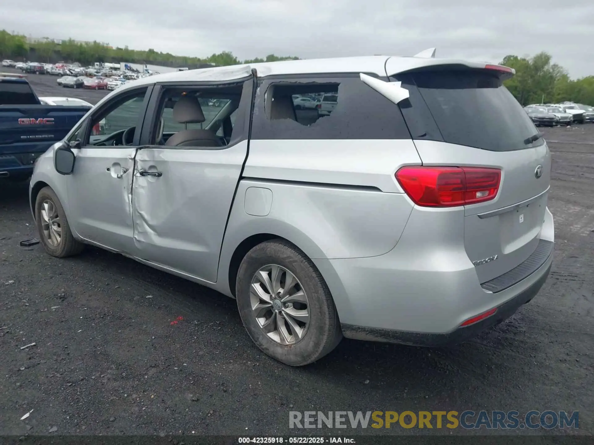 3 Фотография поврежденного автомобиля KNDMB5C16L6596326 KIA SEDONA 2020