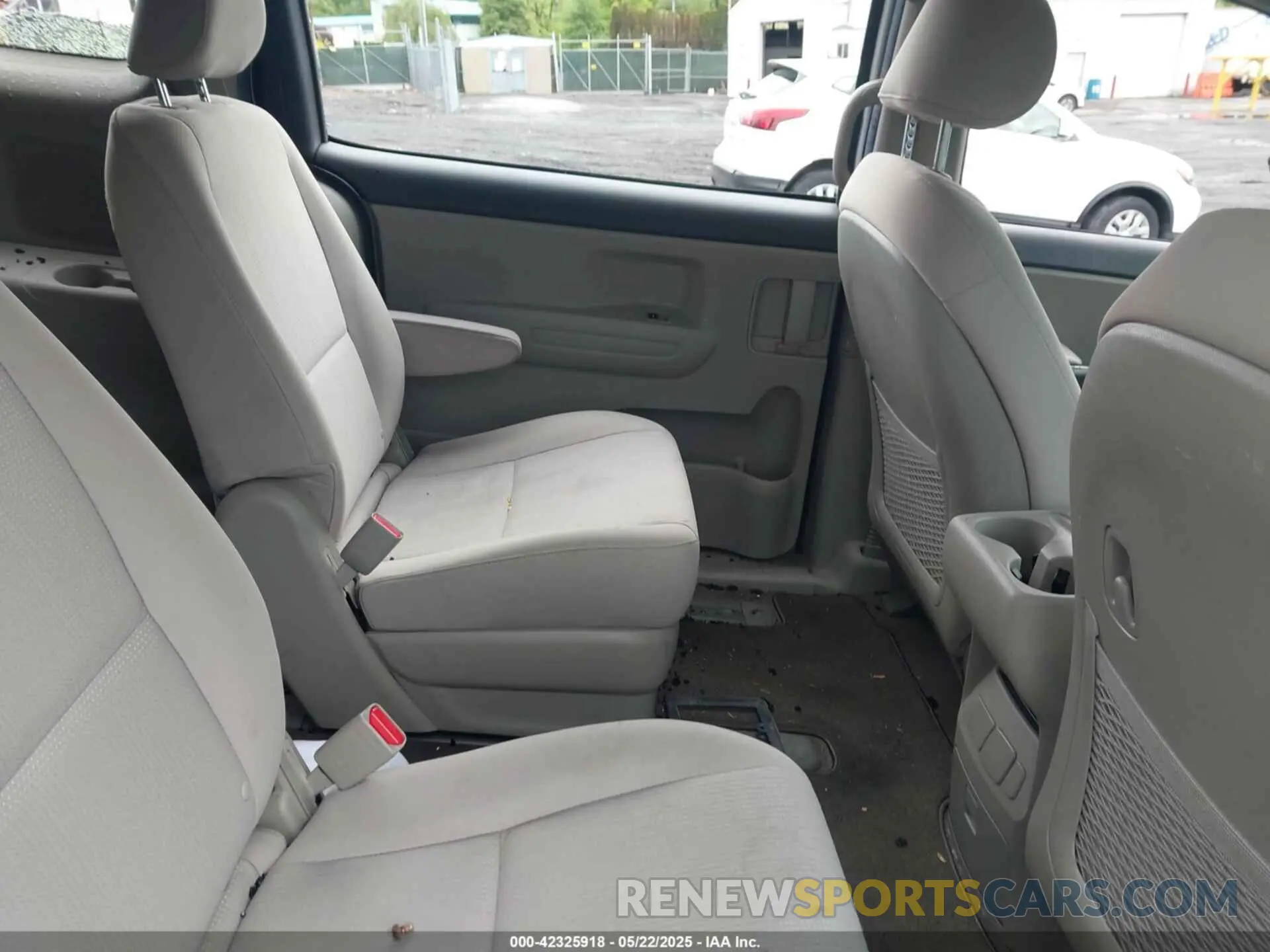 8 Фотография поврежденного автомобиля KNDMB5C16L6596326 KIA SEDONA 2020