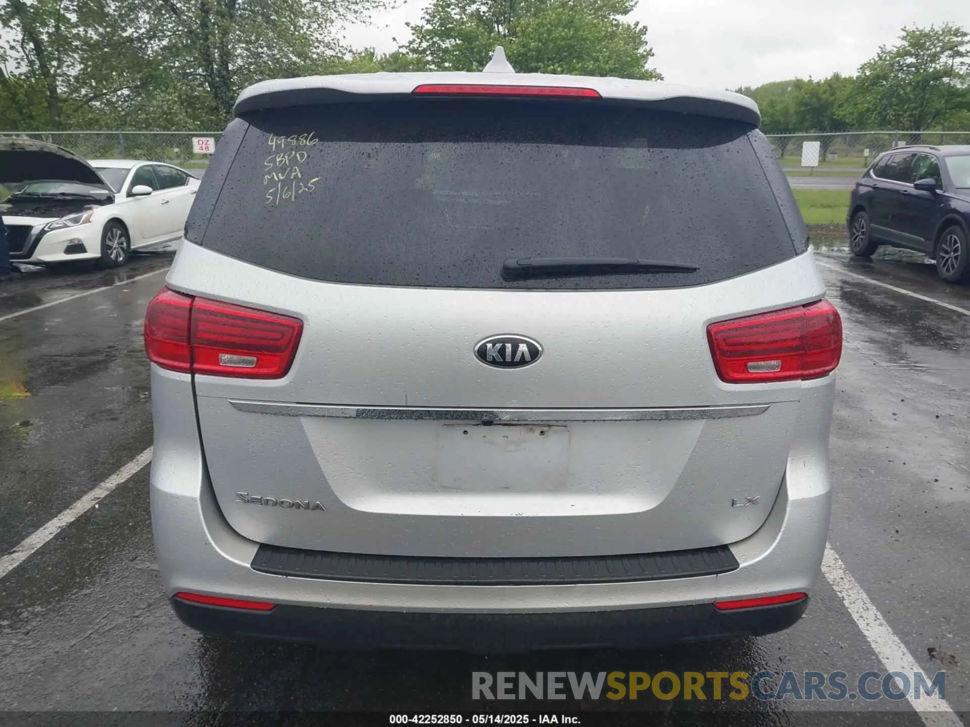 16 Фотография поврежденного автомобиля KNDMB5C18L6589720 KIA SEDONA 2020