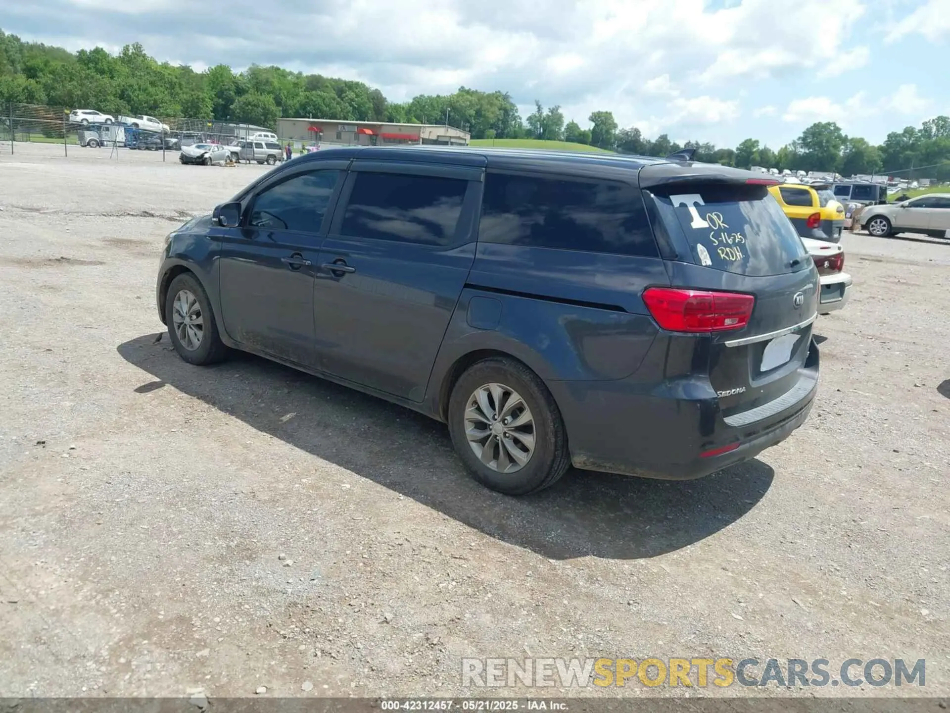 3 Фотография поврежденного автомобиля KNDMB5C19L6657829 KIA SEDONA 2020