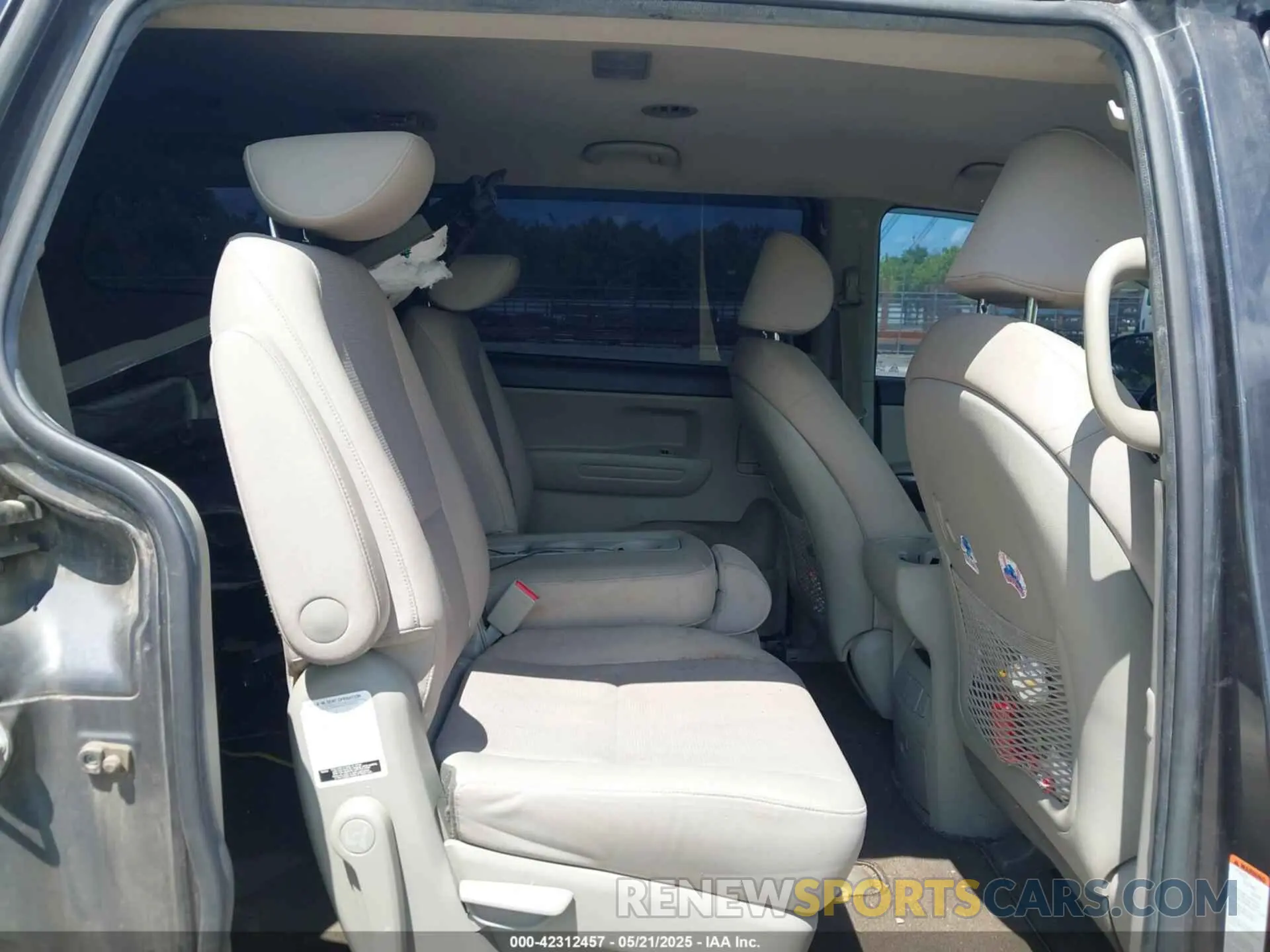 8 Фотография поврежденного автомобиля KNDMB5C19L6657829 KIA SEDONA 2020