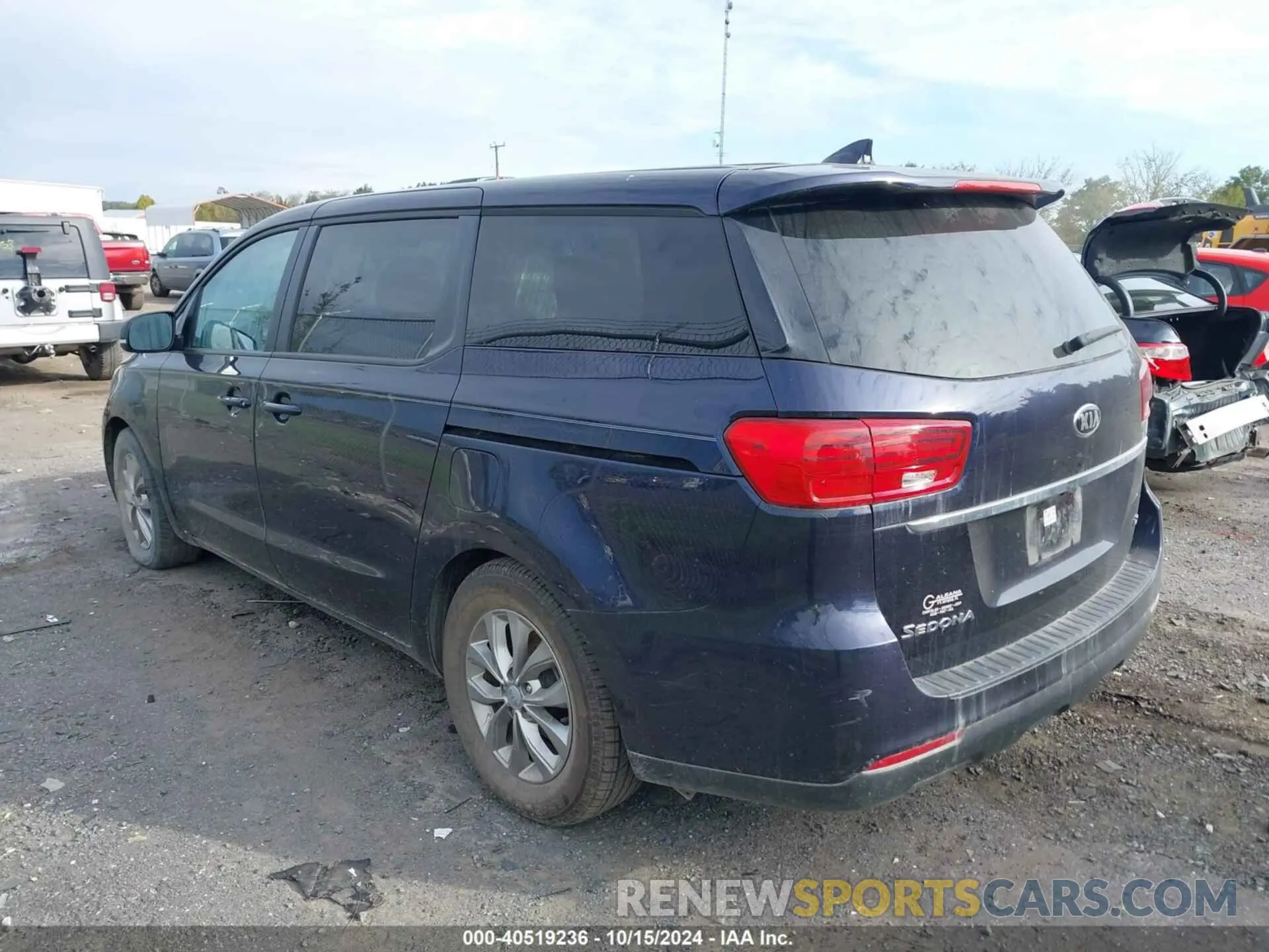 3 Photograph of a damaged car KNDMB5C1XL6618392 KIA SEDONA 2020