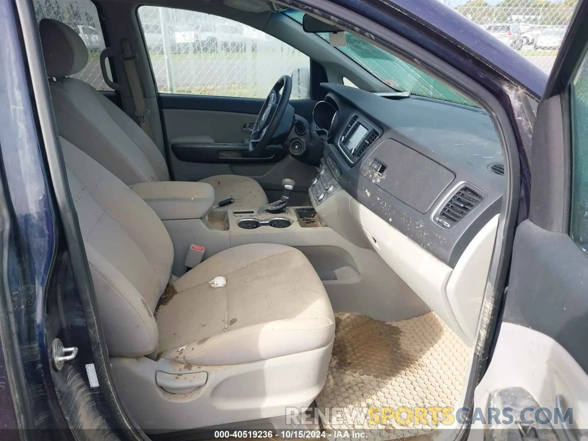 5 Photograph of a damaged car KNDMB5C1XL6618392 KIA SEDONA 2020