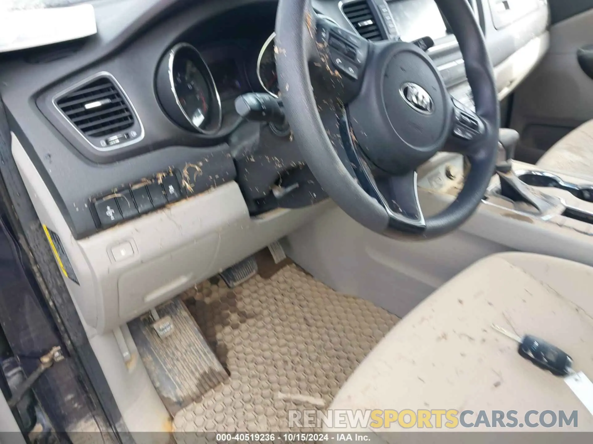 6 Photograph of a damaged car KNDMB5C1XL6618392 KIA SEDONA 2020