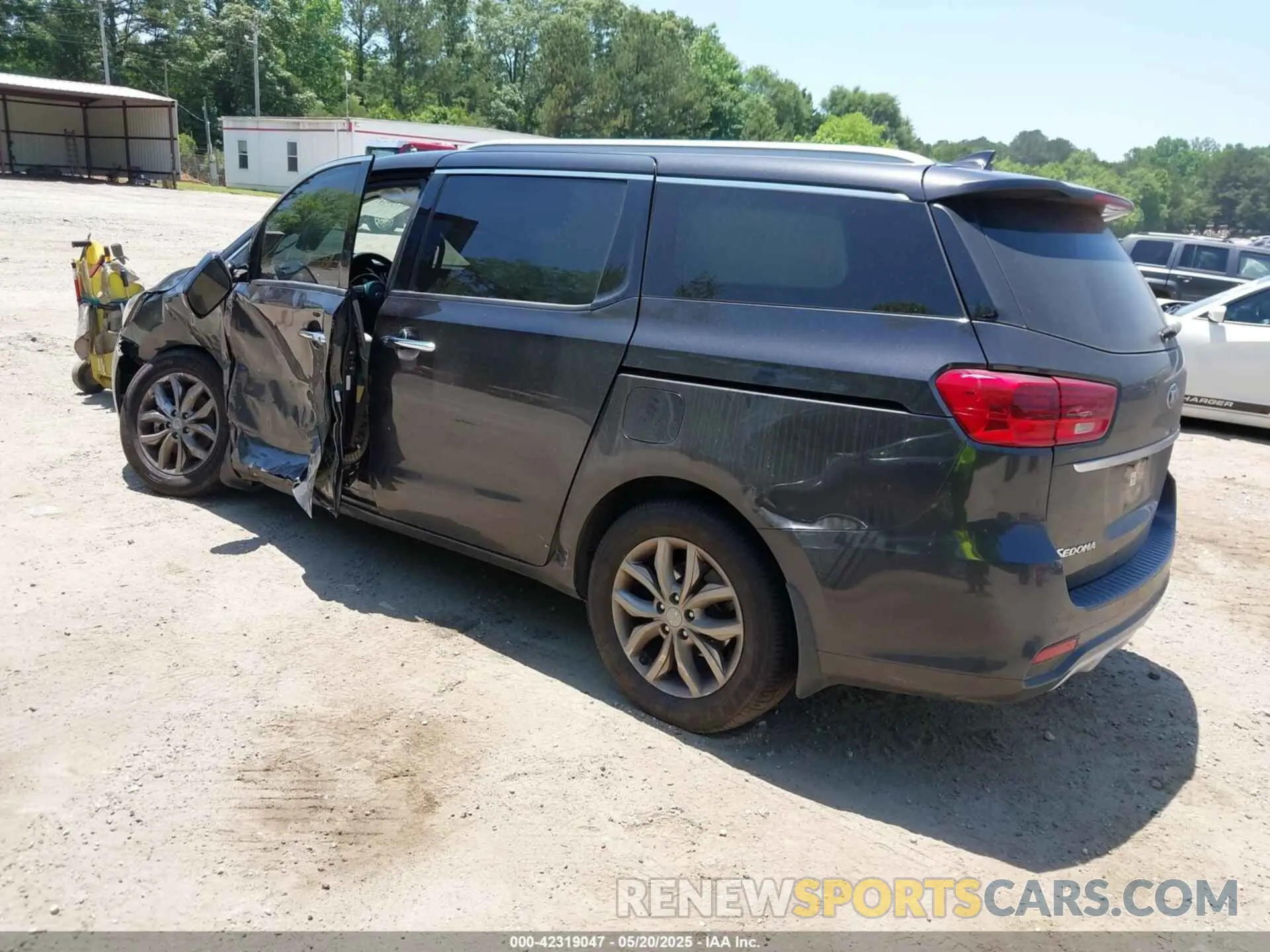 3 Фотография поврежденного автомобиля KNDMC5C12L6643588 KIA SEDONA 2020