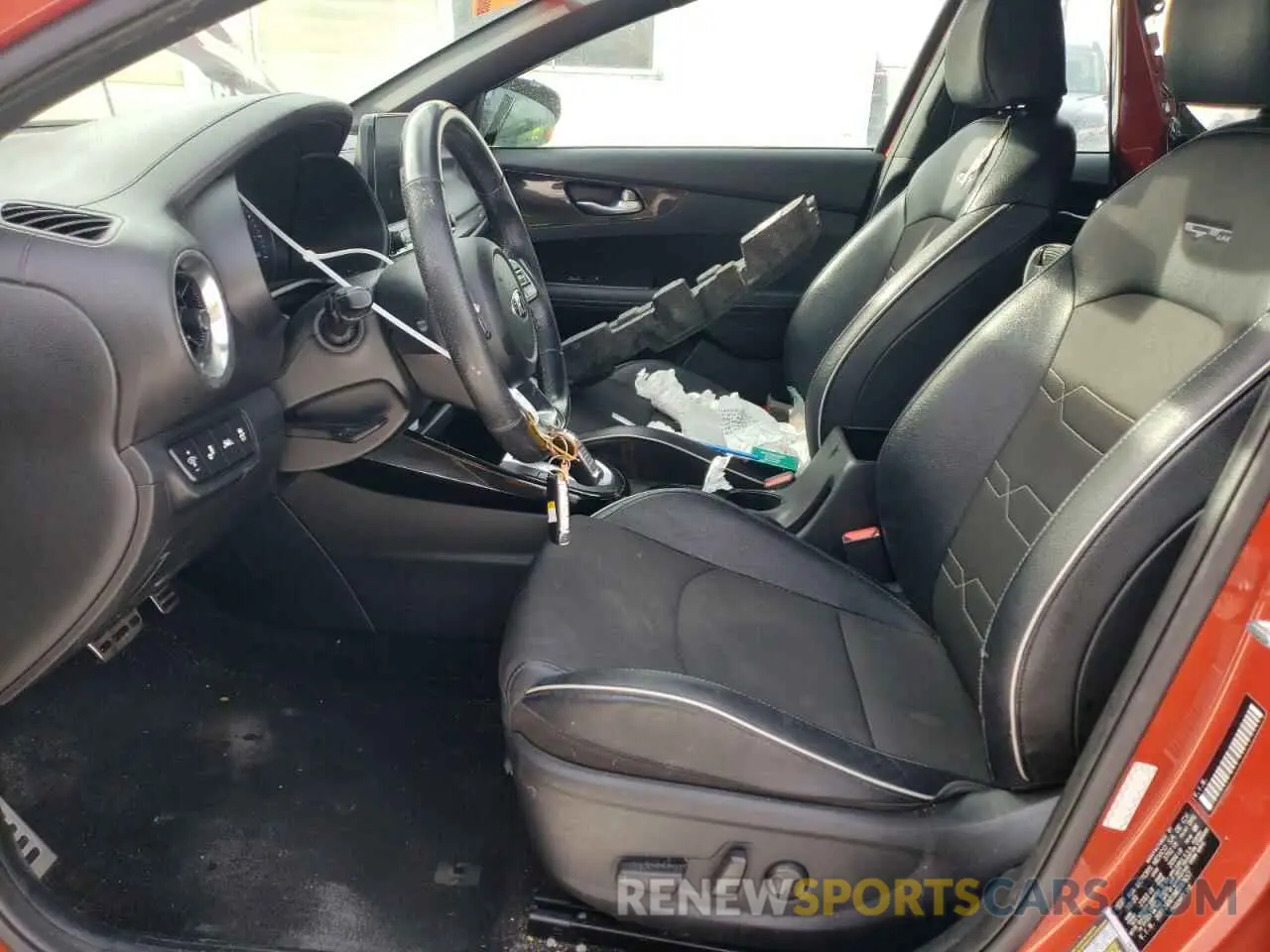 7 Photograph of a damaged car 3KPF34AD1ME297657 KIA SEDONA 2021