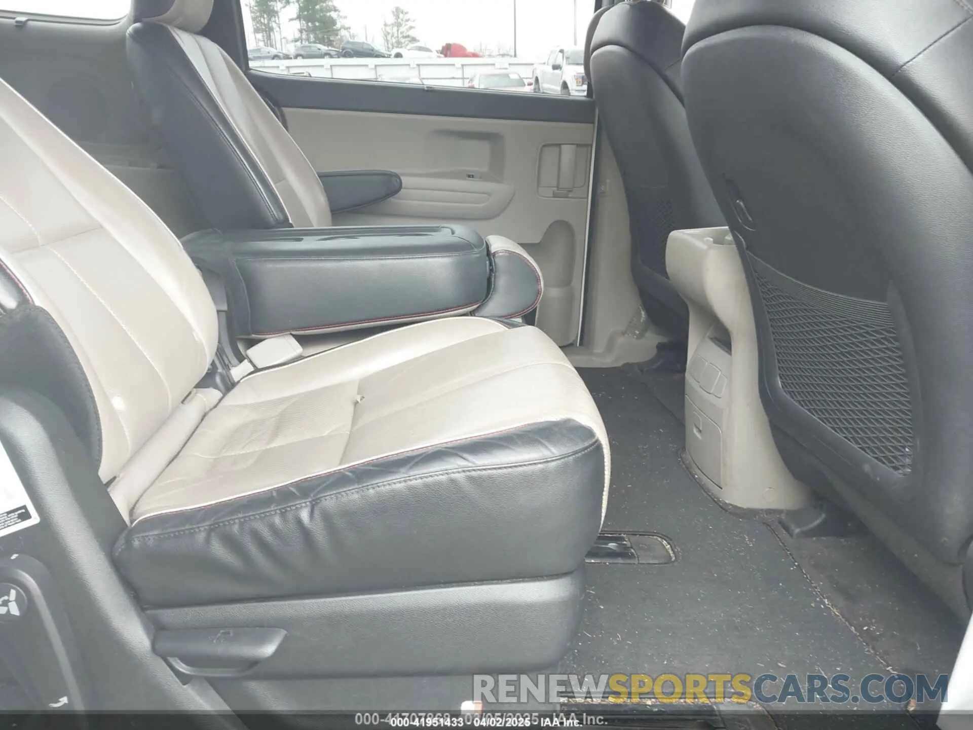 8 Фотография поврежденного автомобиля KNDMB5C11M6671063 KIA SEDONA 2021