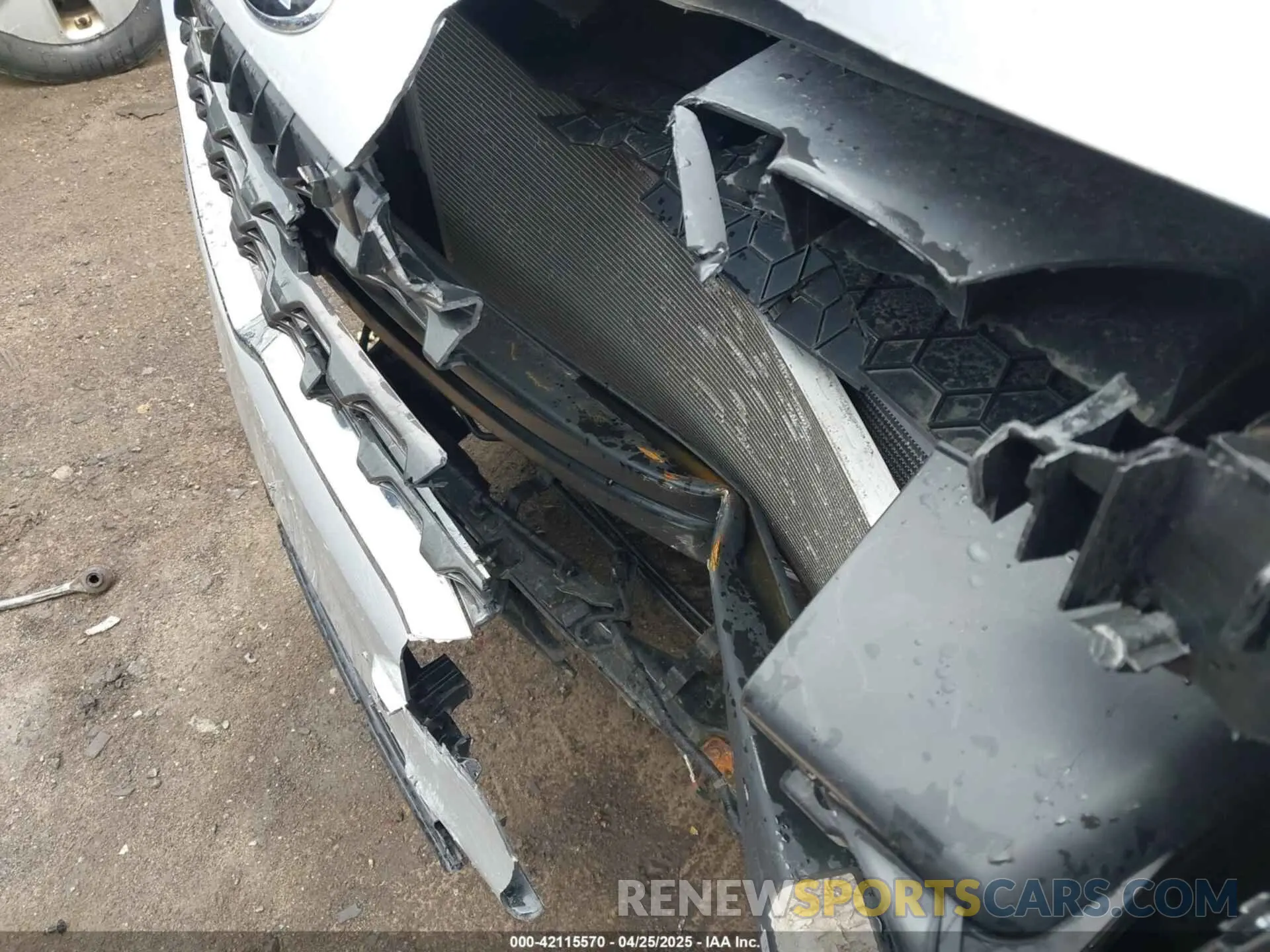 10 Photograph of a damaged car KNDMB5C11M6675162 KIA SEDONA 2021