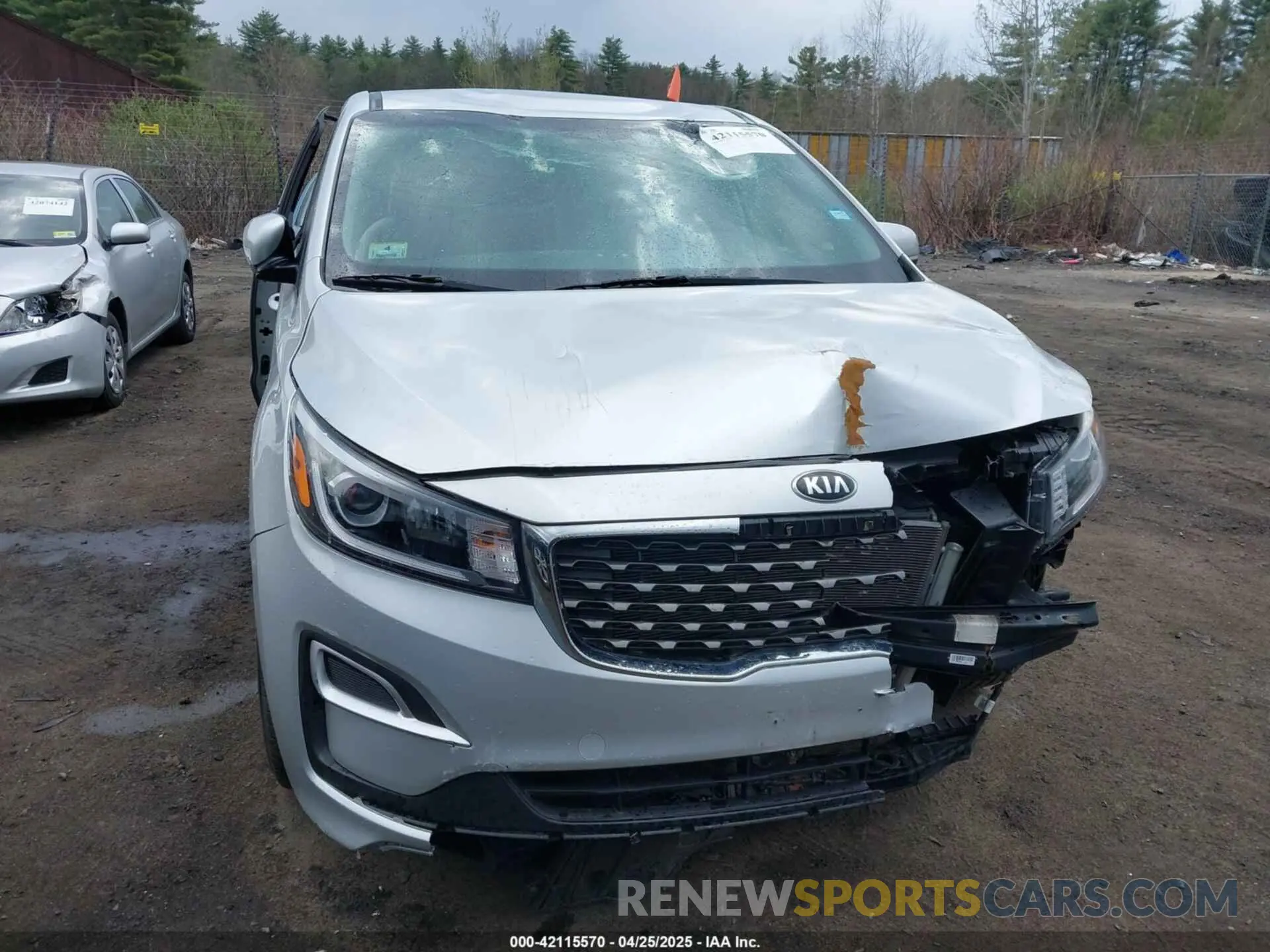 12 Photograph of a damaged car KNDMB5C11M6675162 KIA SEDONA 2021