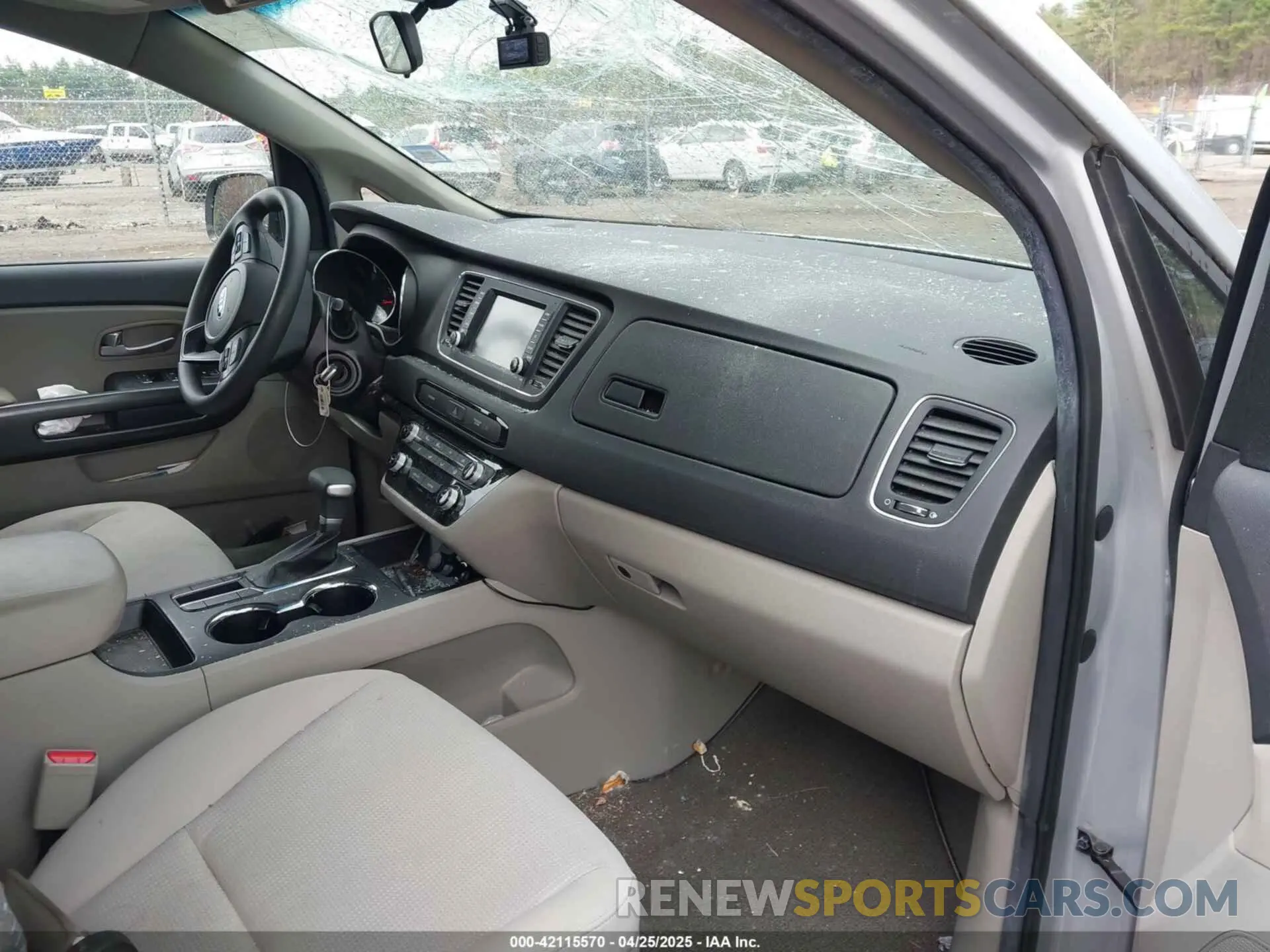 5 Photograph of a damaged car KNDMB5C11M6675162 KIA SEDONA 2021