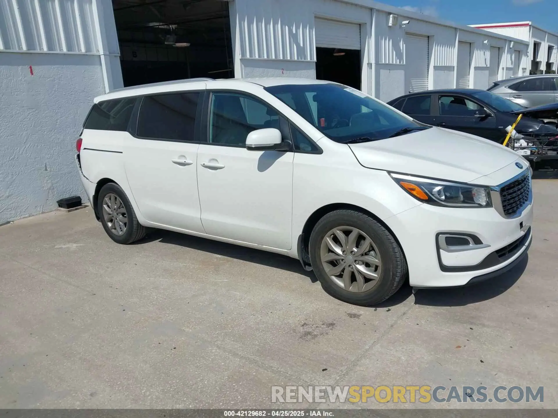 1 Фотография поврежденного автомобиля KNDMB5C12M6661917 KIA SEDONA 2021