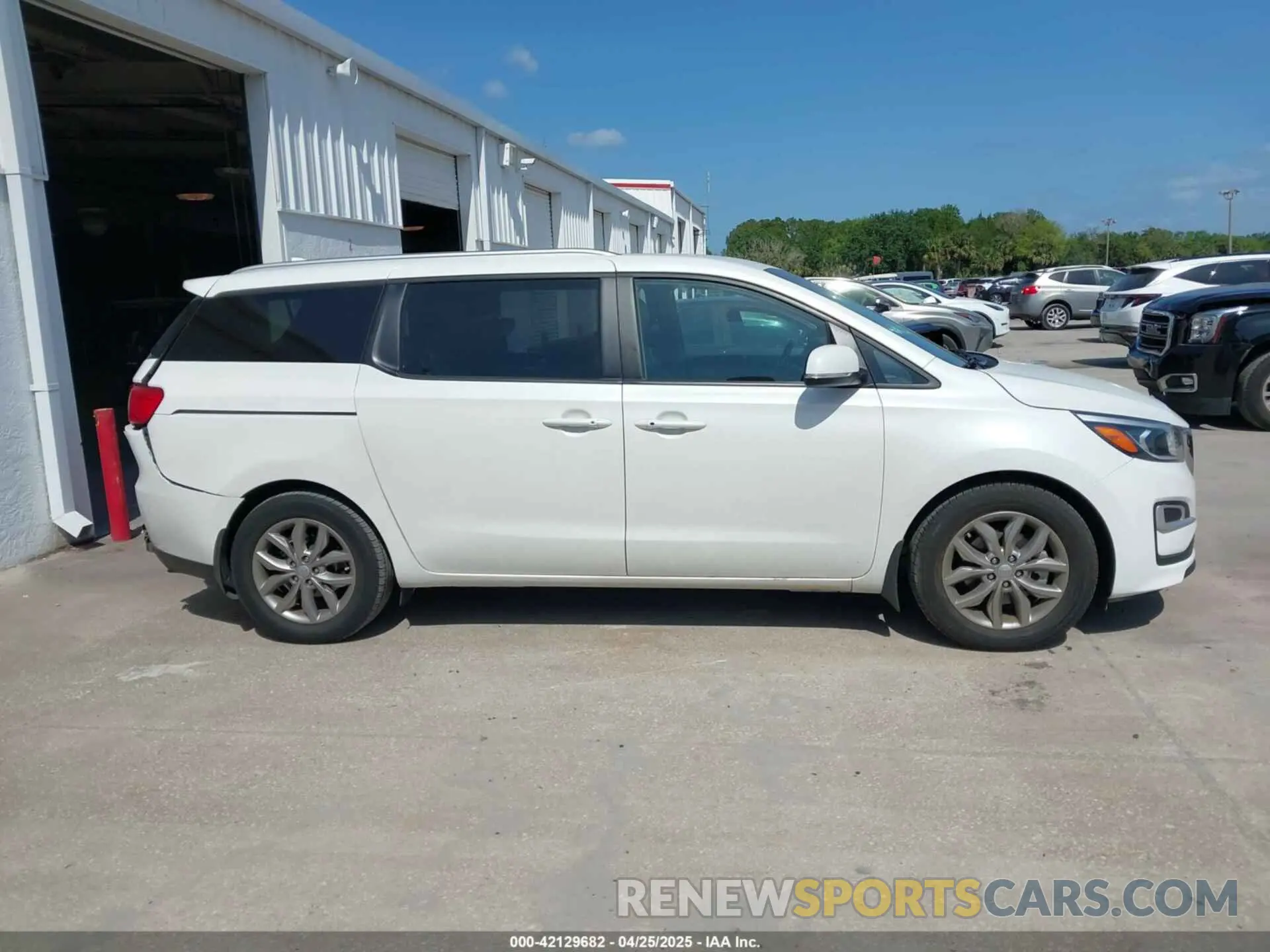 13 Фотография поврежденного автомобиля KNDMB5C12M6661917 KIA SEDONA 2021
