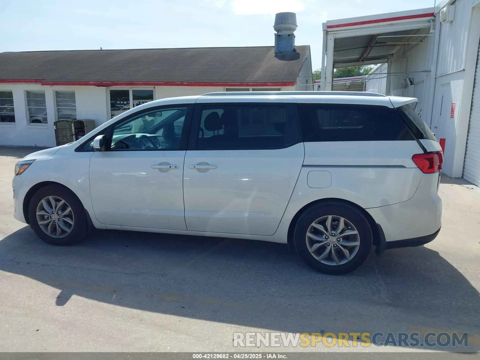 14 Фотография поврежденного автомобиля KNDMB5C12M6661917 KIA SEDONA 2021