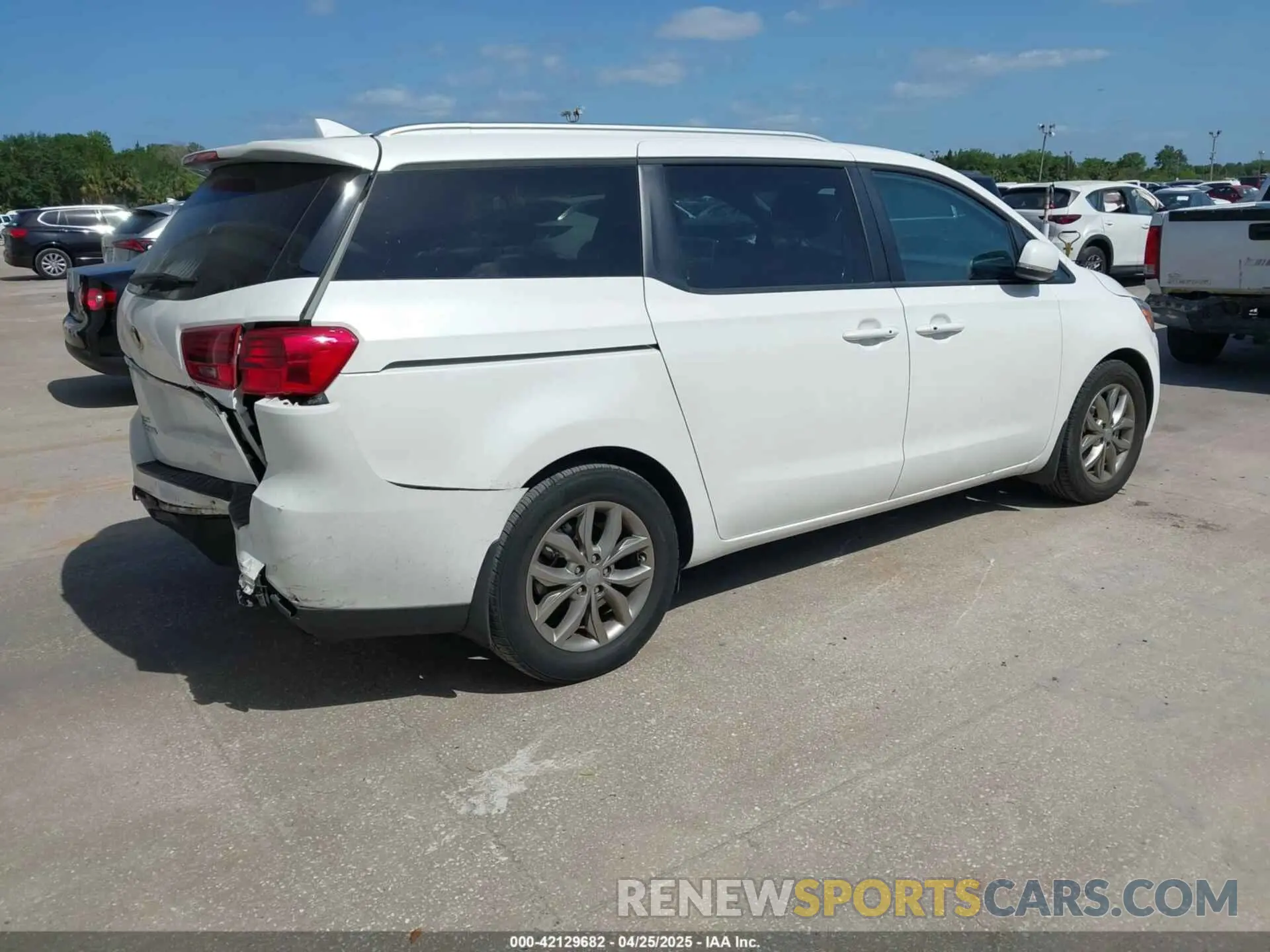 4 Фотография поврежденного автомобиля KNDMB5C12M6661917 KIA SEDONA 2021