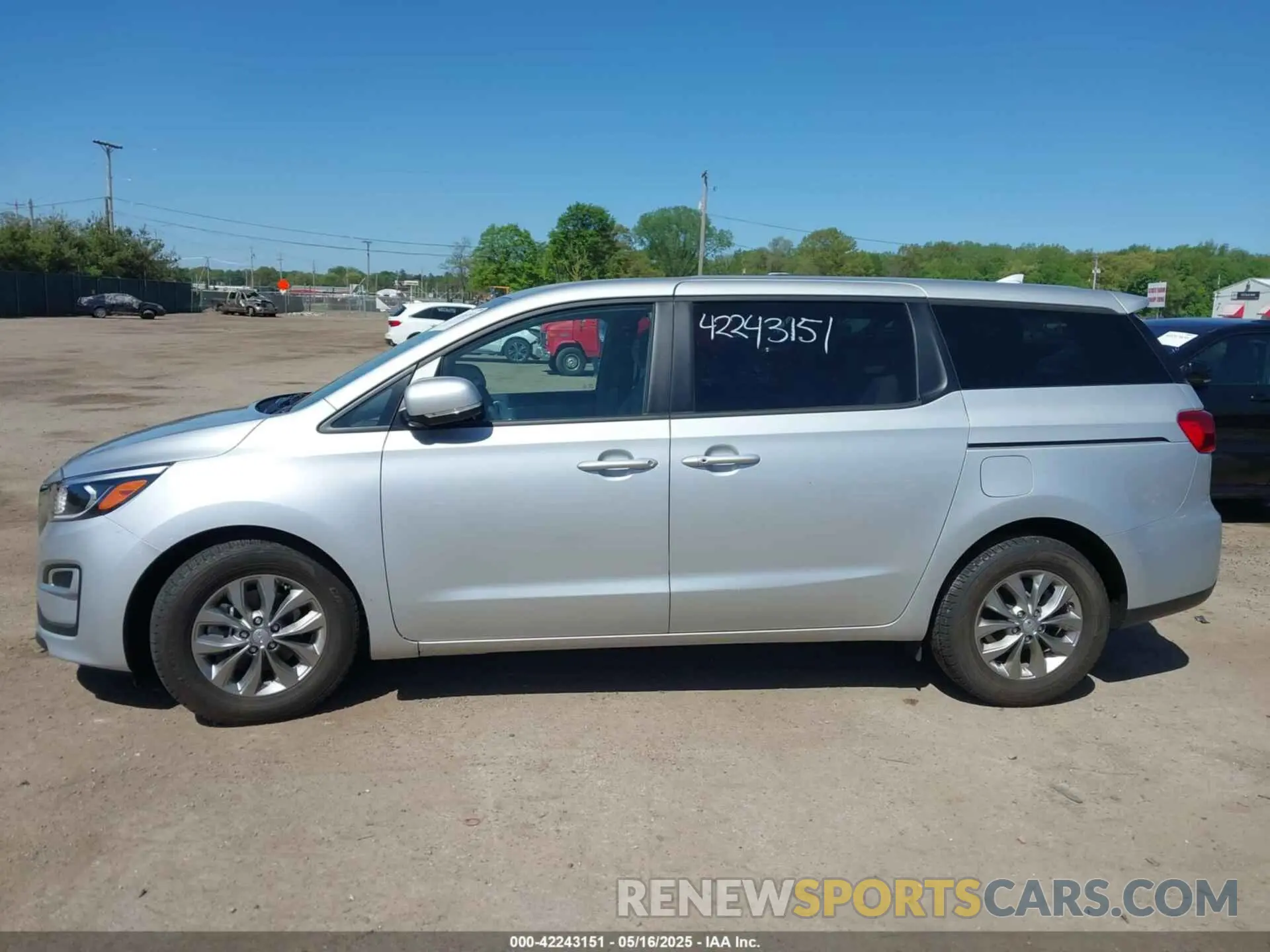 14 Photograph of a damaged car KNDMB5C16M6669115 KIA SEDONA 2021