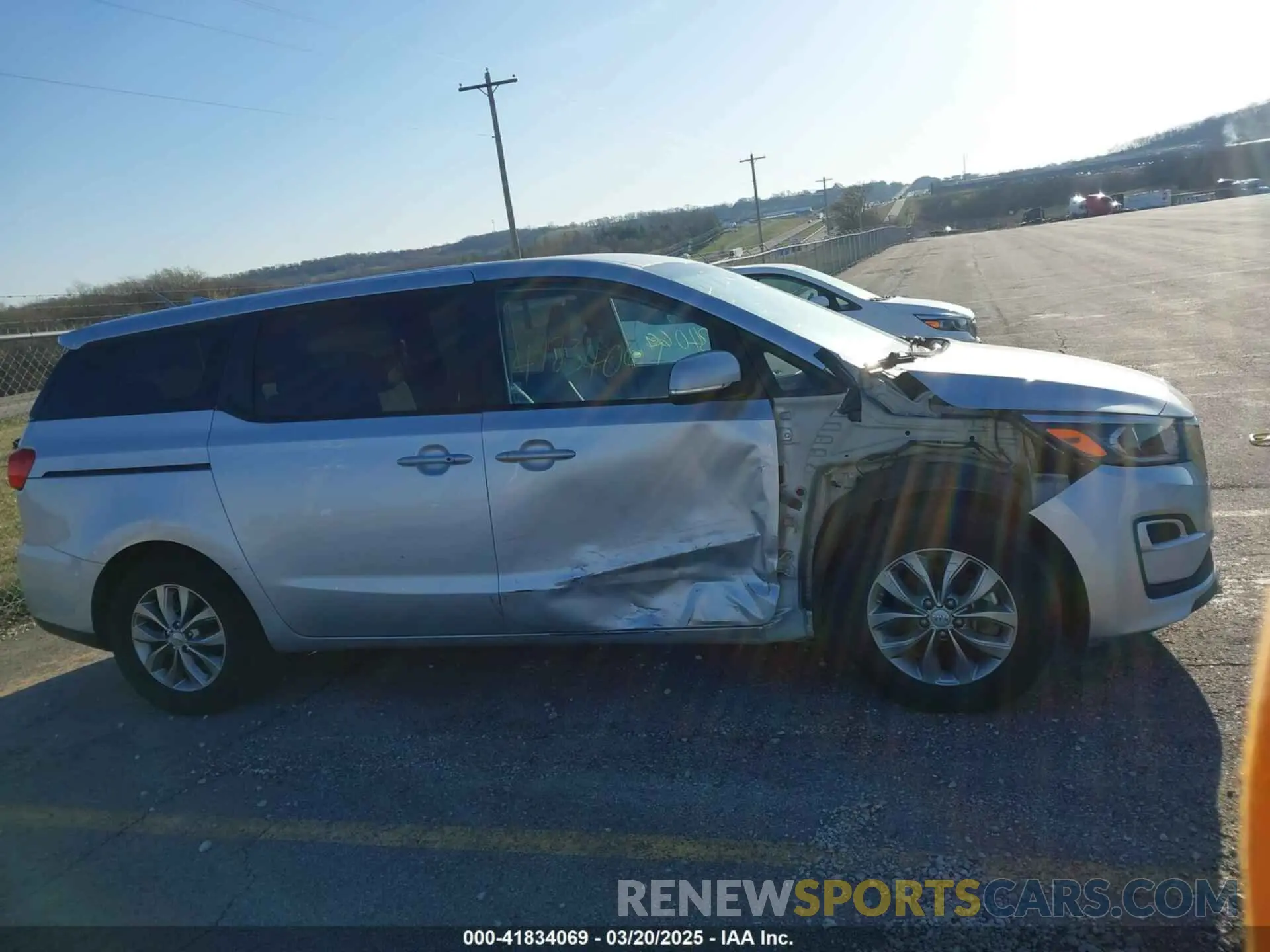 14 Photograph of a damaged car KNDMB5C18M6673540 KIA SEDONA 2021