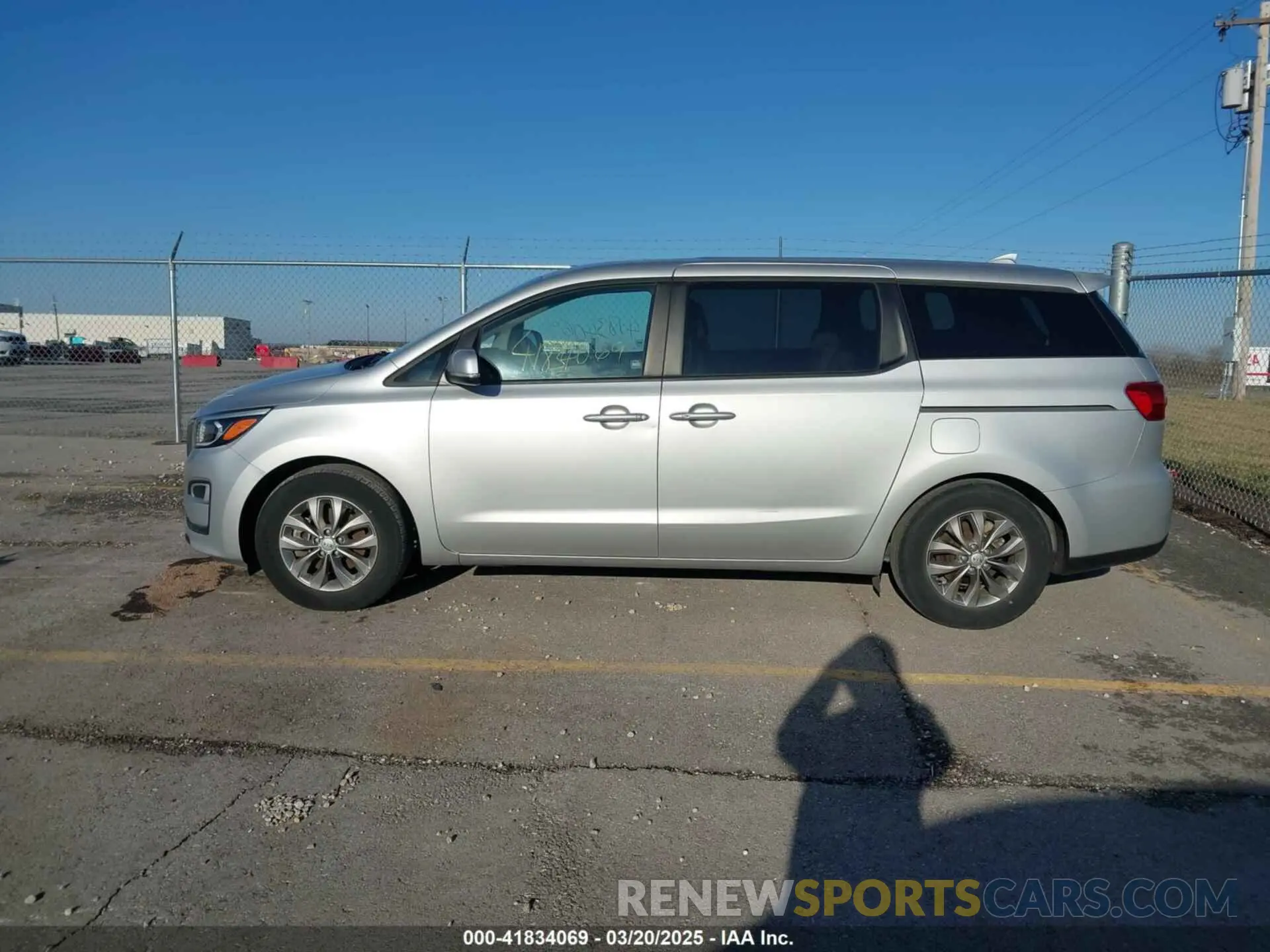 15 Photograph of a damaged car KNDMB5C18M6673540 KIA SEDONA 2021