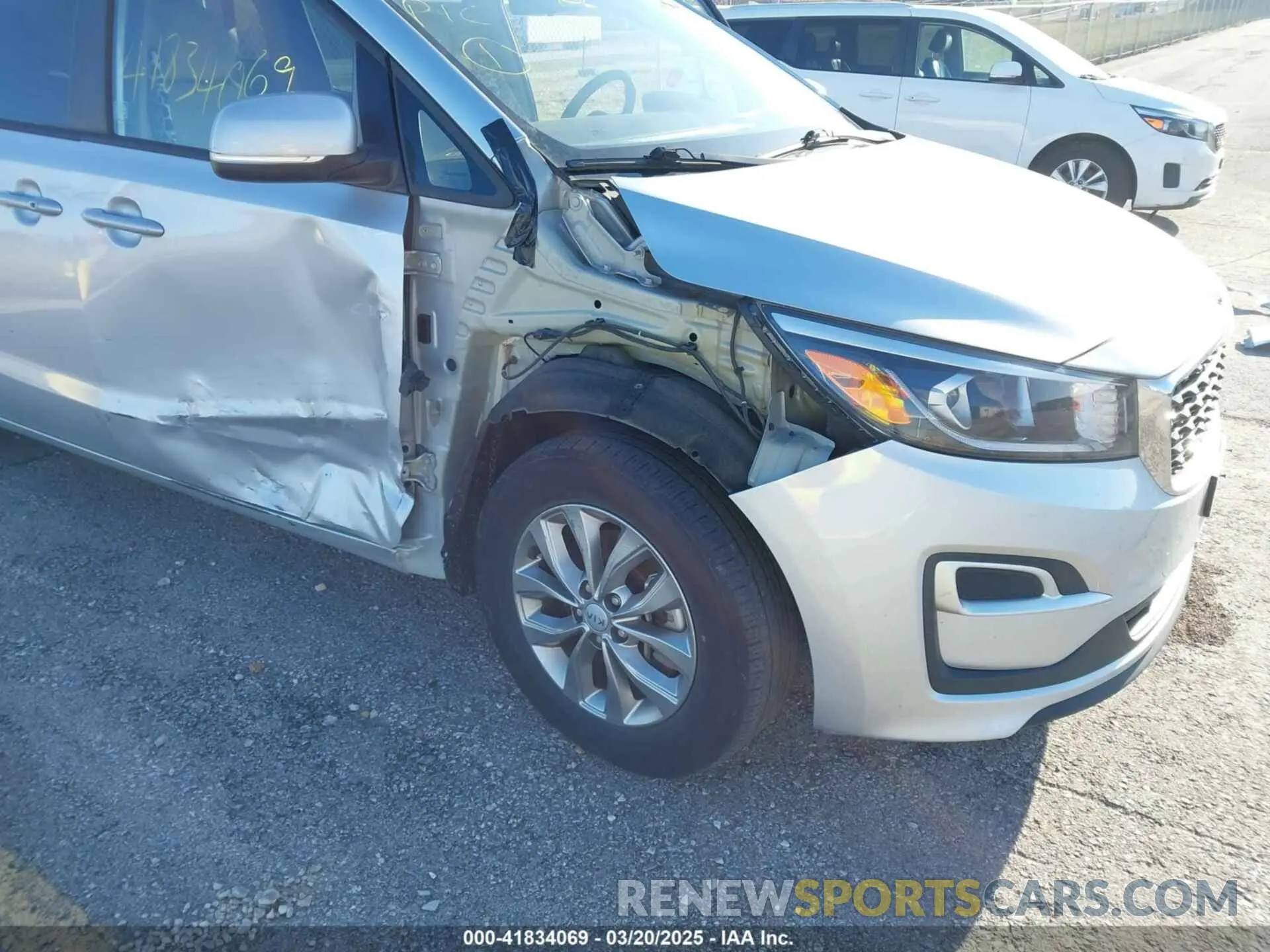 6 Photograph of a damaged car KNDMB5C18M6673540 KIA SEDONA 2021