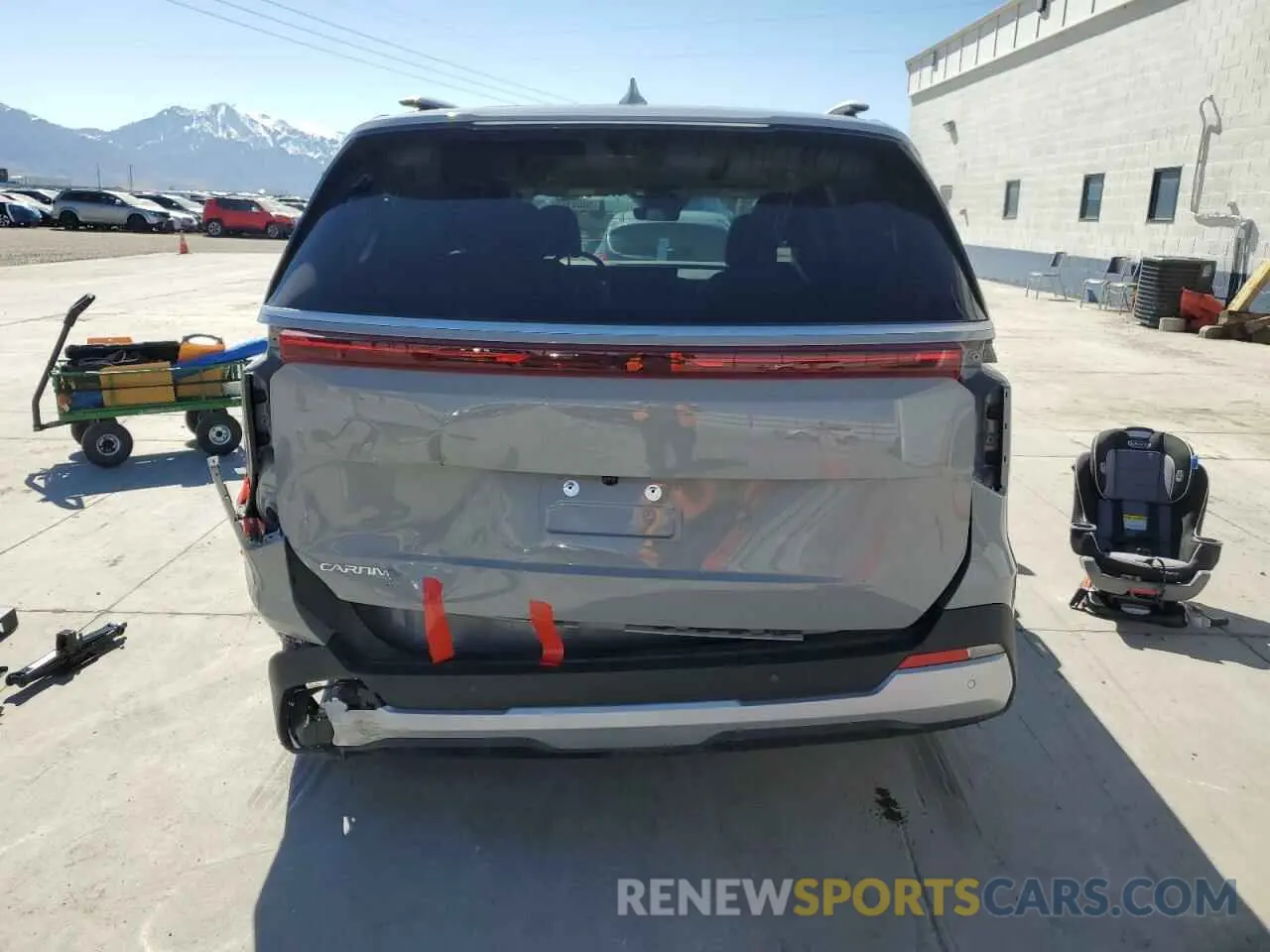 6 Photograph of a damaged car KNDNC5K31S6477182 KIA SEDONA 2025