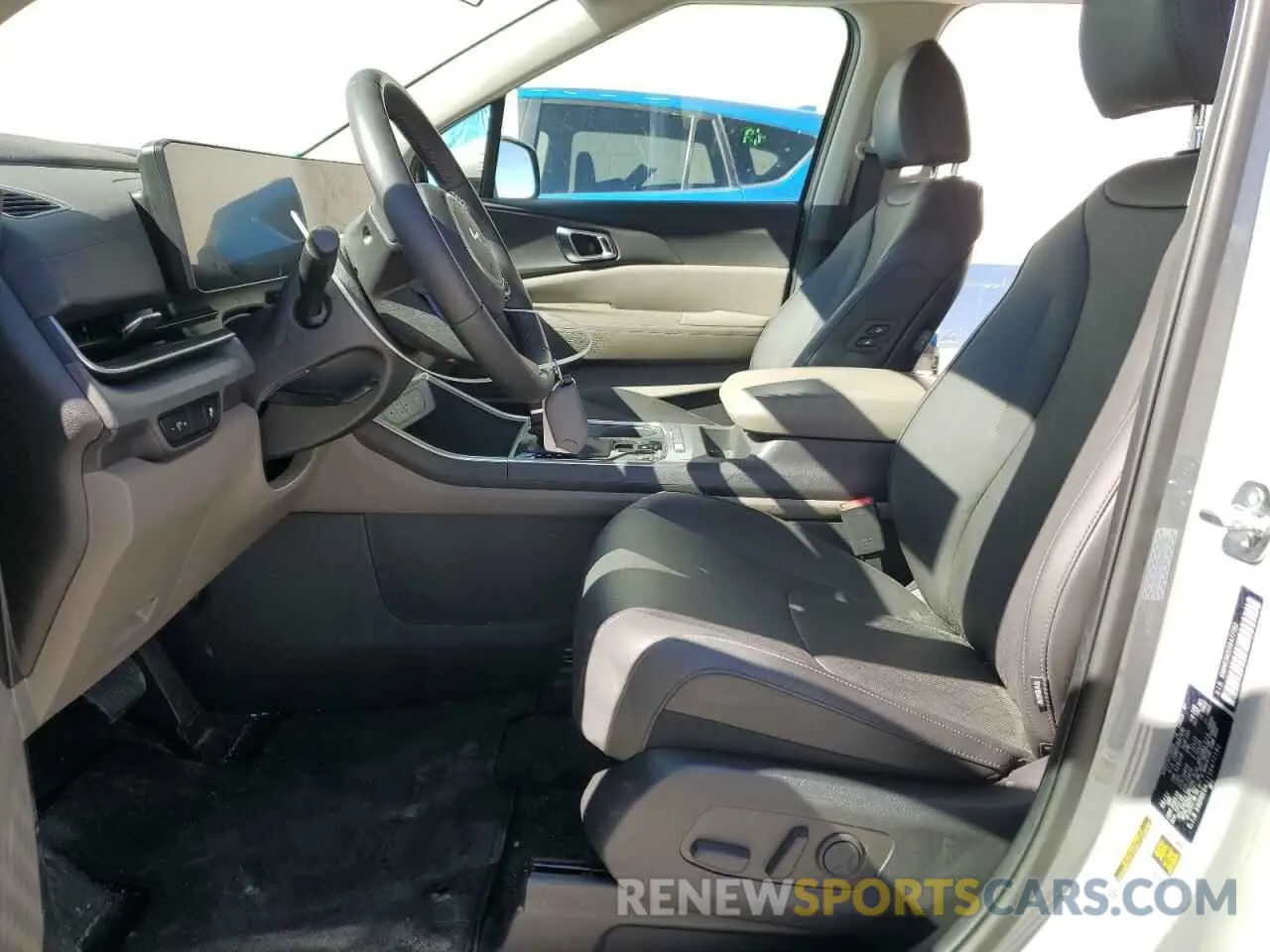 7 Photograph of a damaged car KNDNC5K31S6477182 KIA SEDONA 2025