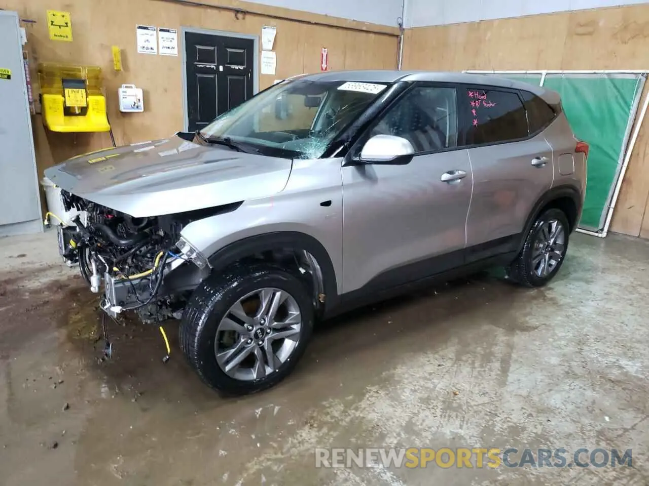 1 Photograph of a damaged car KNDEPCAA0M7044622 KIA SELTOS 2021